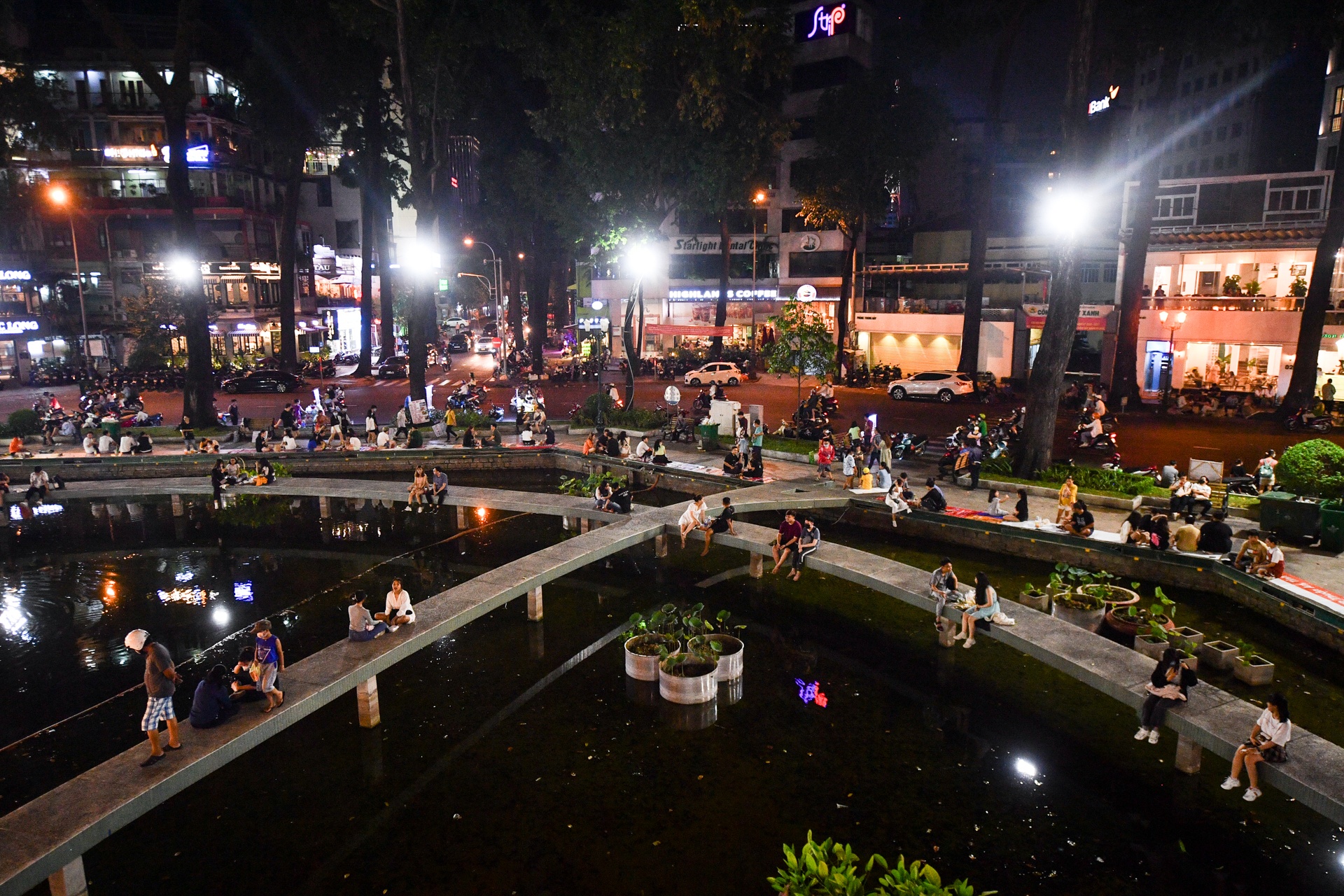 Trung tam TP.HCM dip le gio to Hung Vuong anh 8