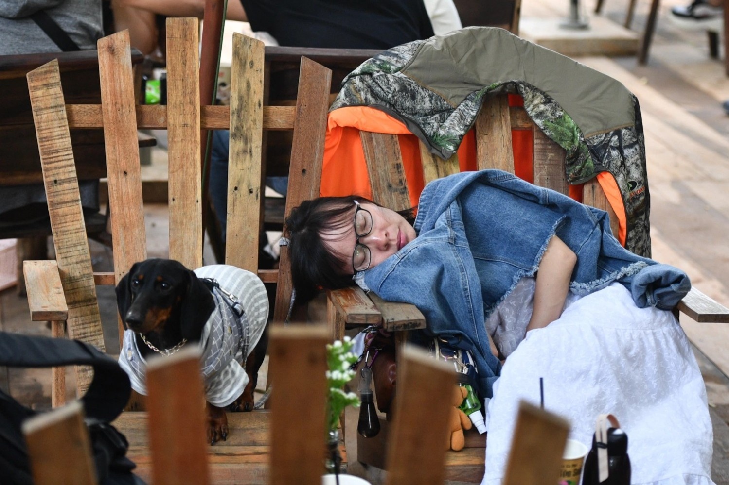 Chat vat doi cho moi uong duoc ly ca phe o Da Lat ngay nghi le hinh anh