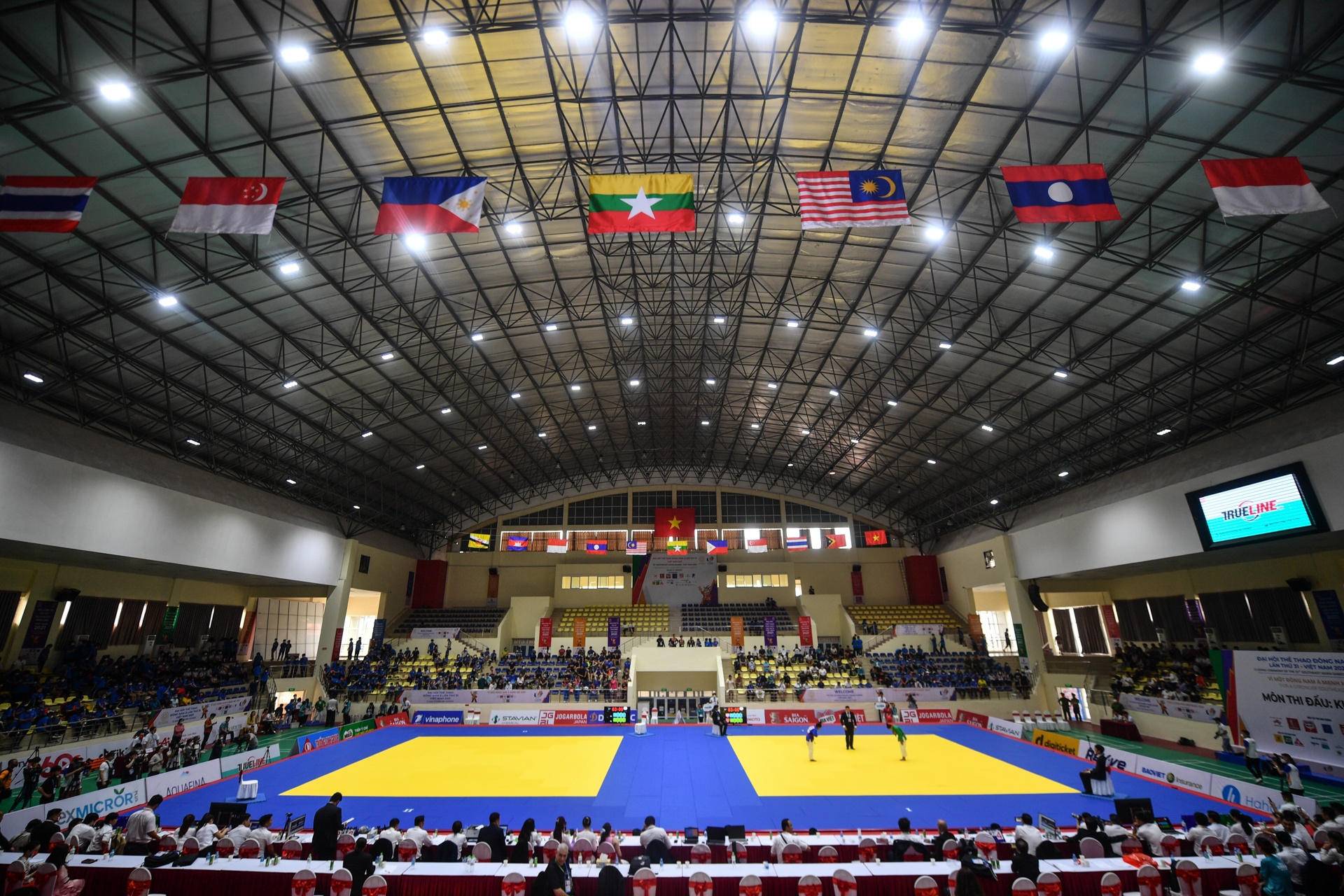 Viet Nam gianh duy chuong vang anh 1