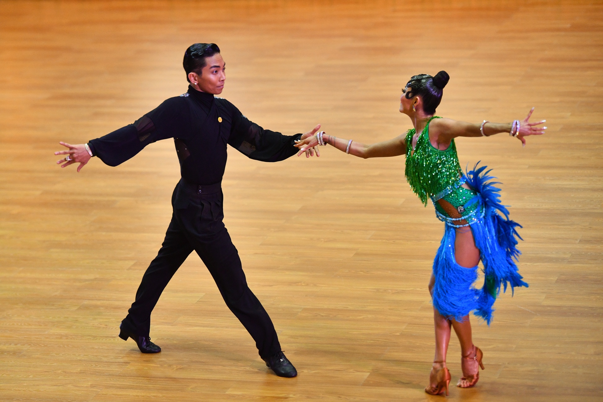 Man trinh dien cua Phan Hien giup dancesport Viet Nam gianh 3 HCV hinh anh