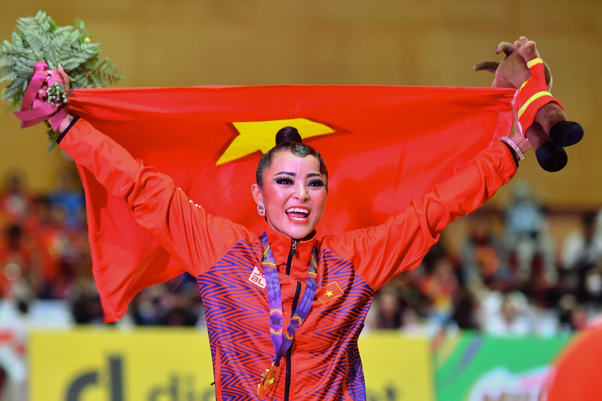 Nu VDV dancesport gianh 3 HCV trong lan dau tien du SEA Games hinh anh