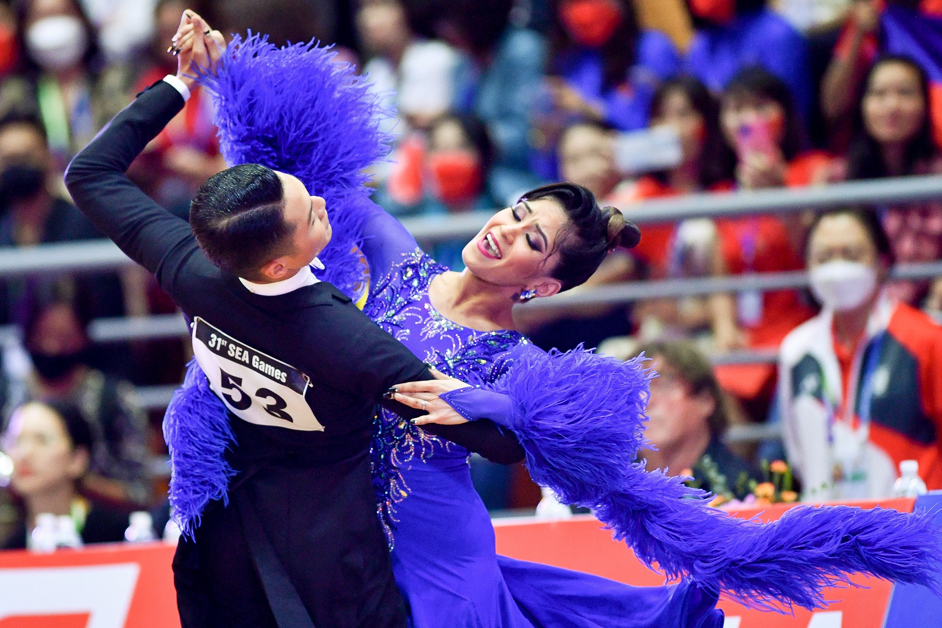 Man trinh dien an tuong cua cac VDV dancesport tai SEA Games 31 hinh anh