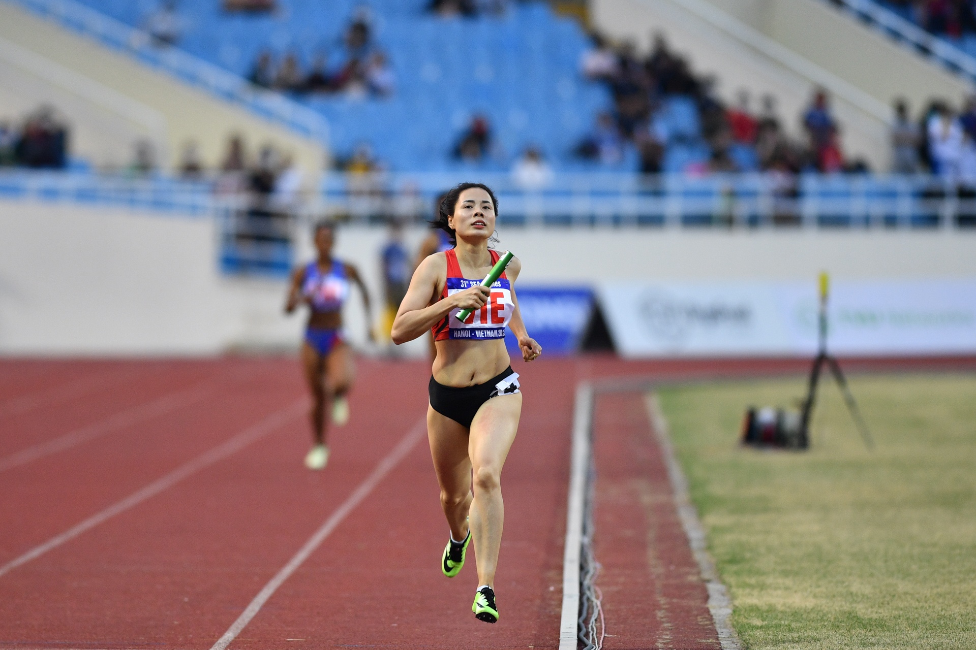 Nguyen Thi Huyen HCV SEA games anh 6