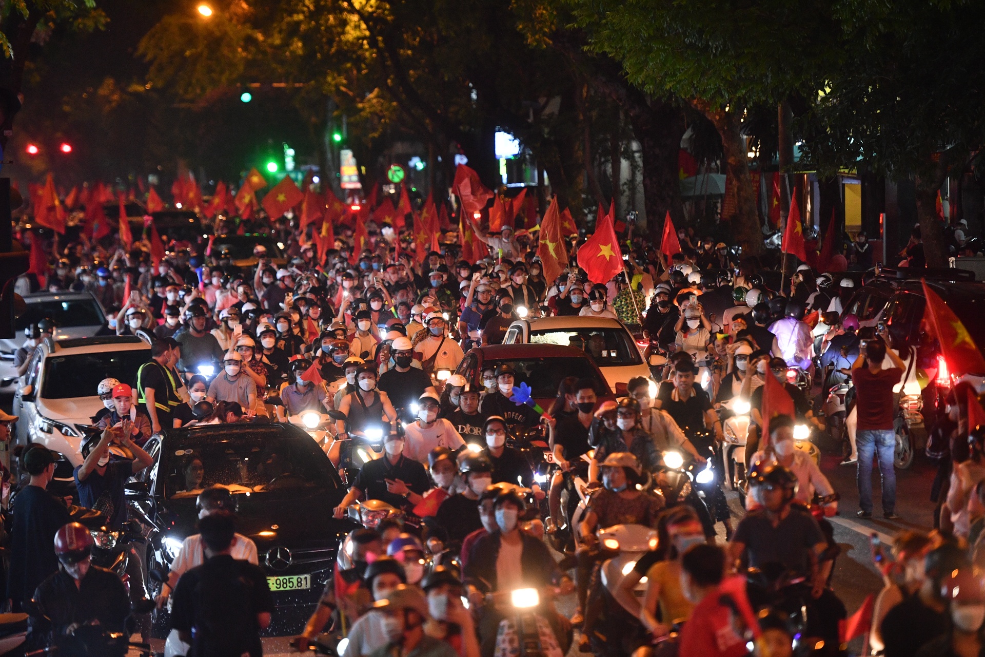 nguoi dan di bao an mung chien thang U23 anh 1