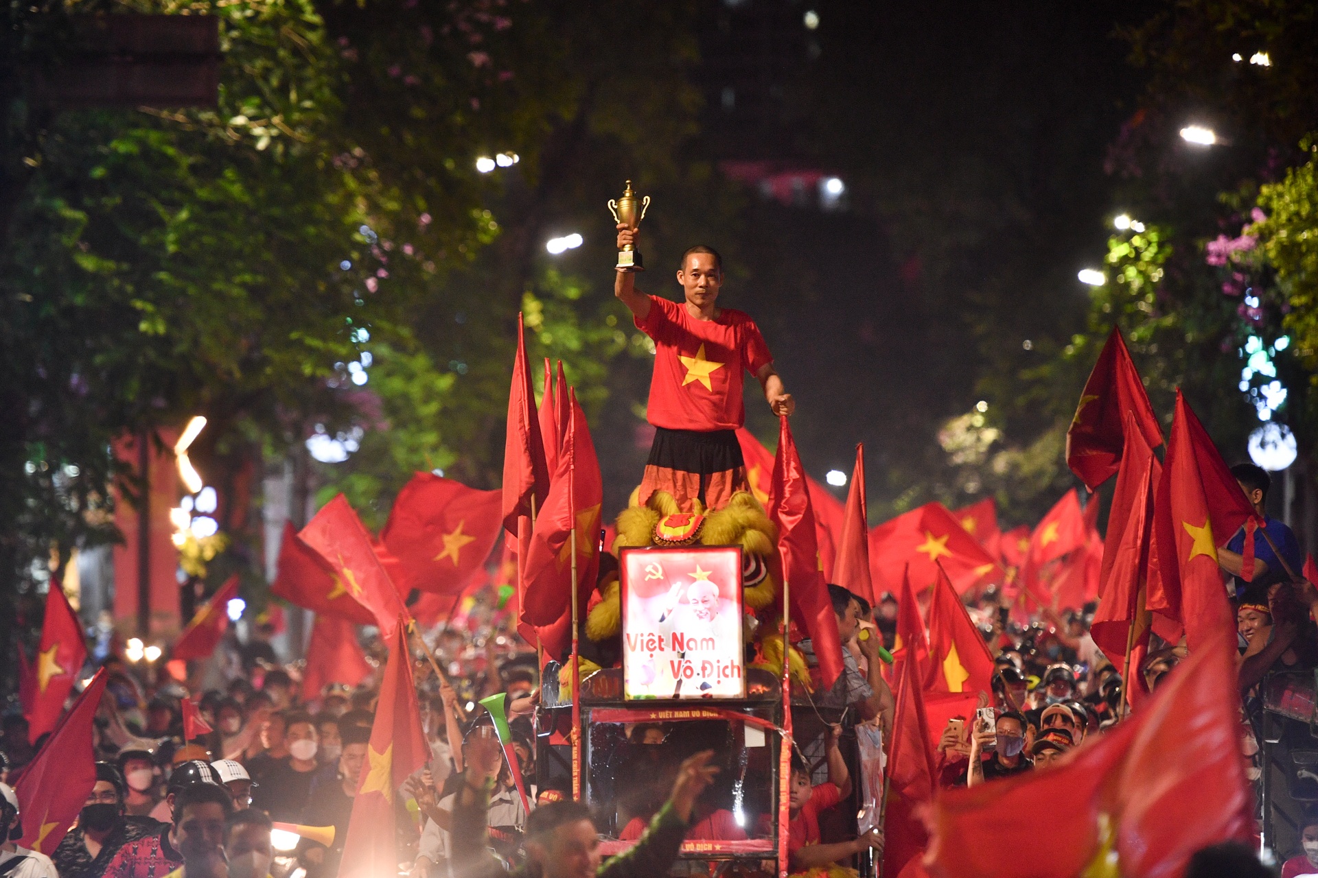 nguoi dan di bao an mung chien thang U23 anh 3