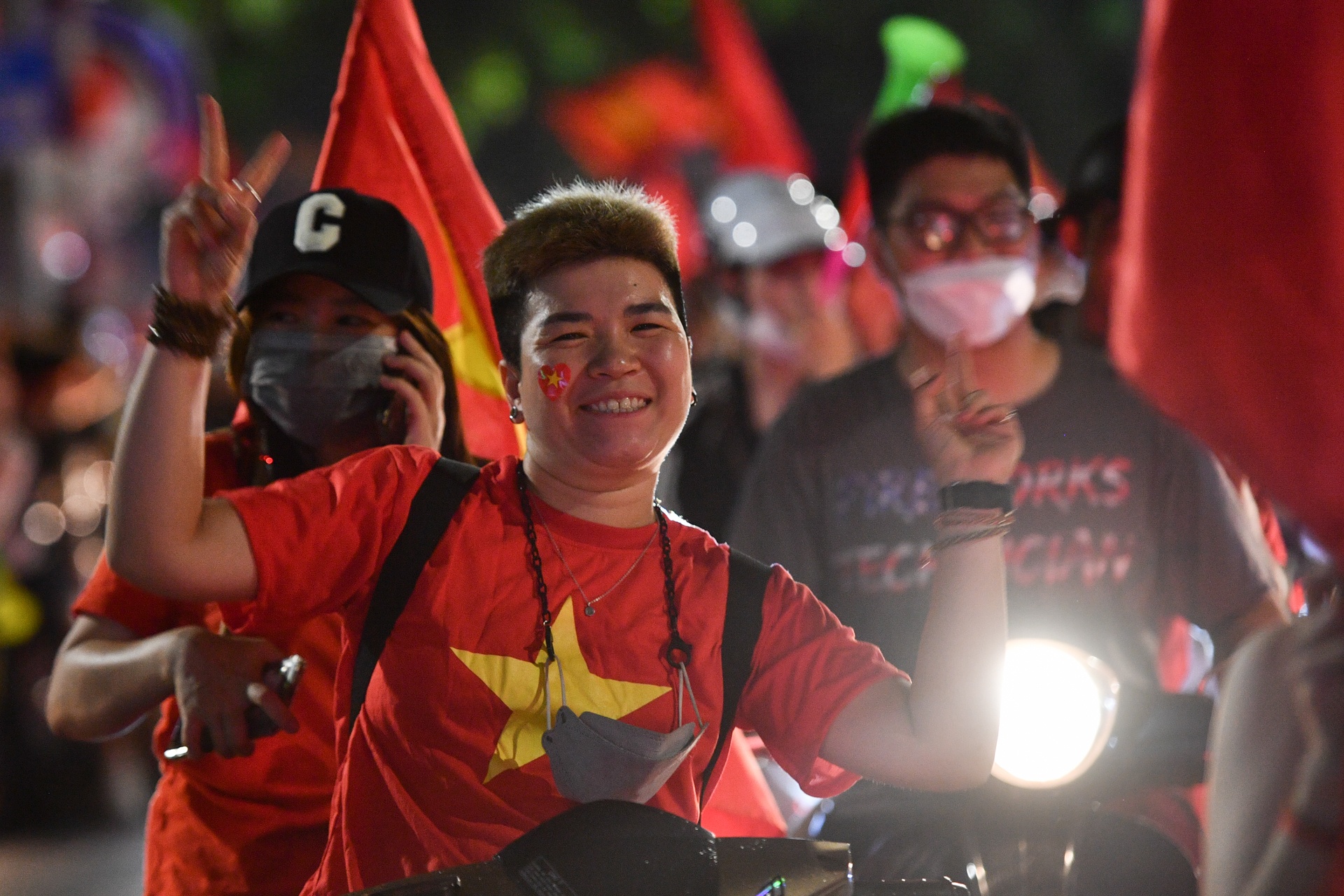 nguoi dan di bao an mung chien thang U23 anh 8