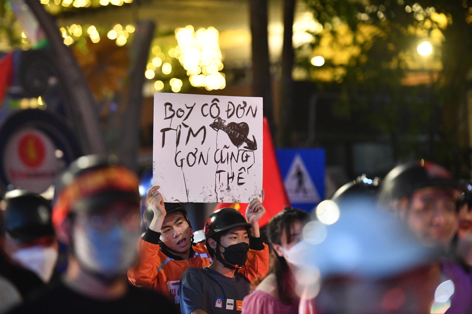 nguoi dan di bao an mung chien thang U23 anh 6