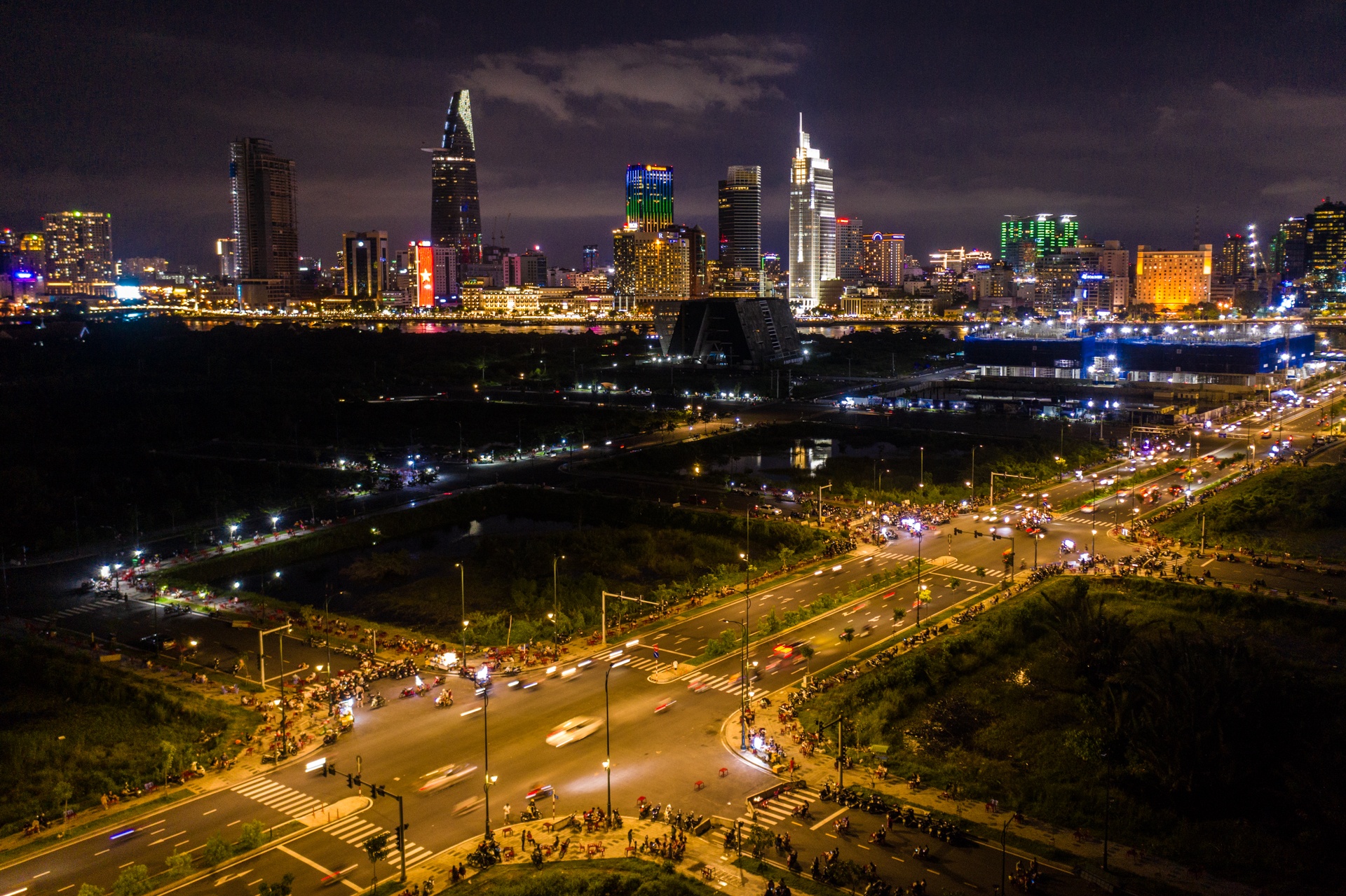 hang quan dong duc cau thu thiem 2 anh 1