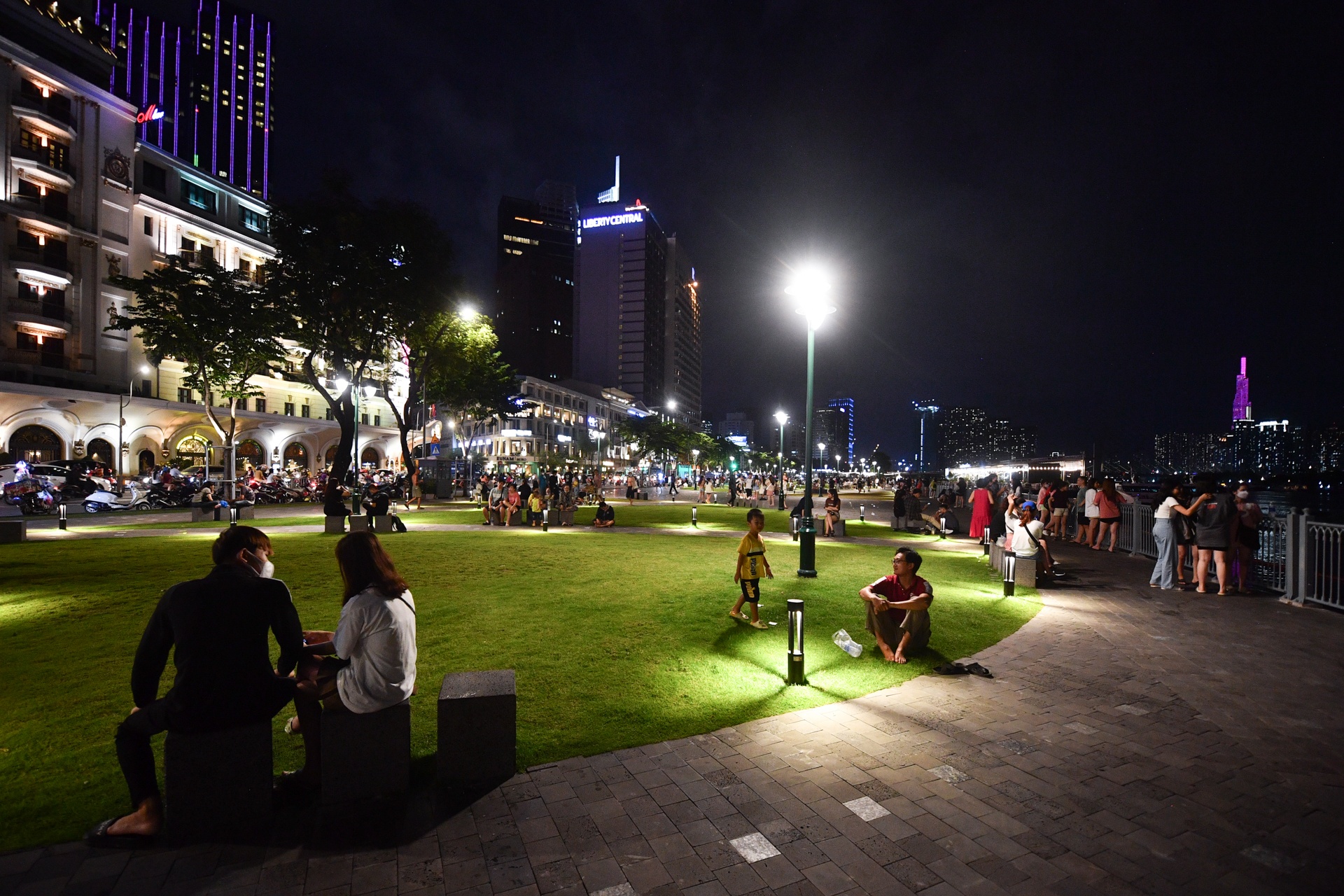 lan chiem le duong cong vien ben Bach Dang anh 11