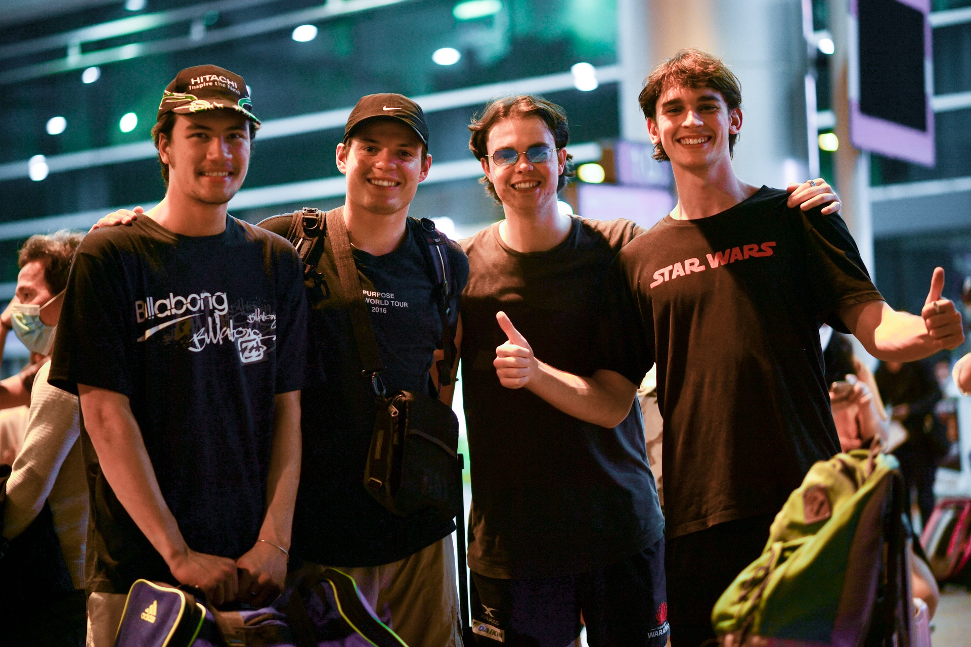 ga quoc te san bay Tan Son Nhat anh 4