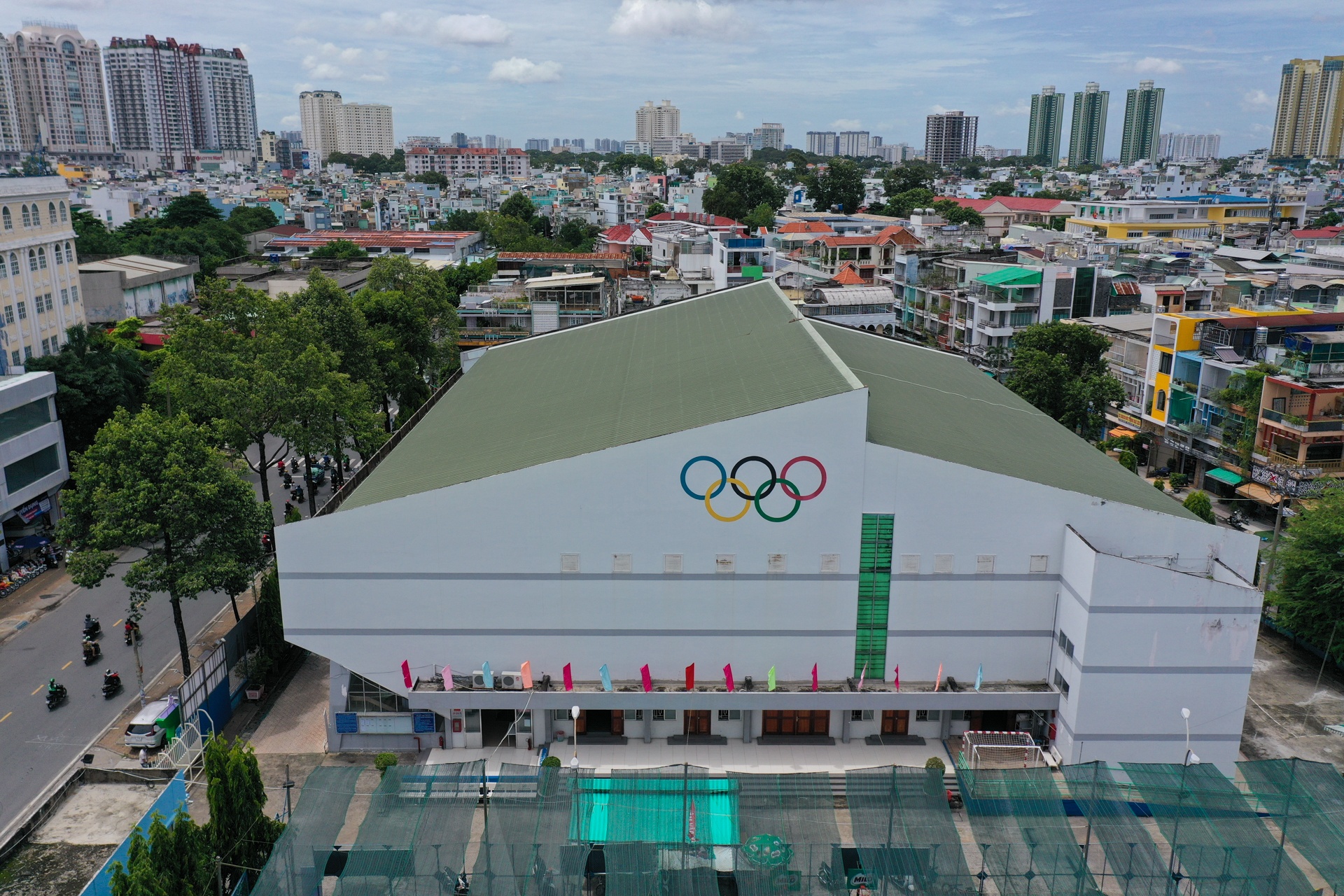 nha thi dau Lanh Binh Thang hoat dong nho le anh 2