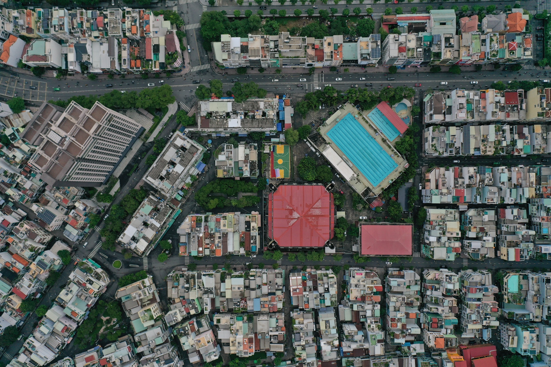 nha thi dau quan 4 xuong cap anh 2