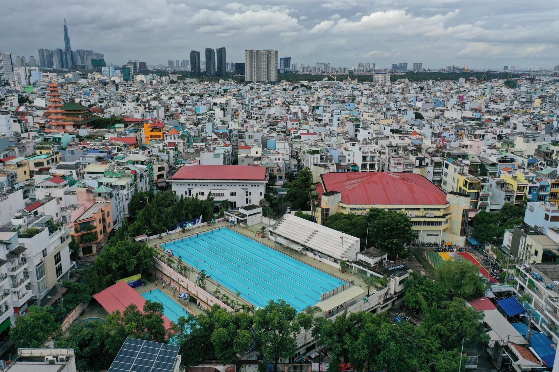 nha thi dau quan 4 xuong cap anh 1