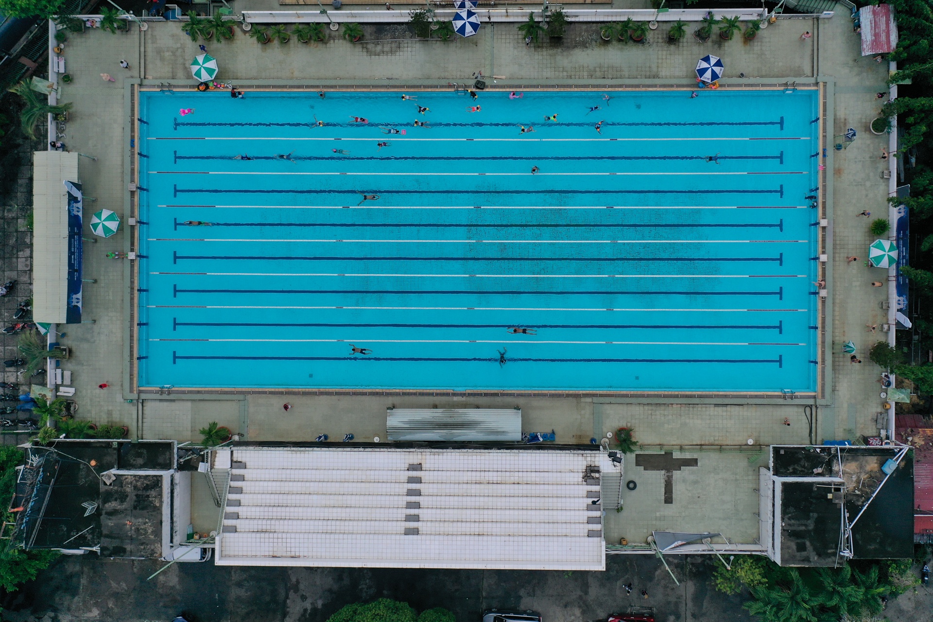 nha thi dau quan 4 xuong cap anh 11