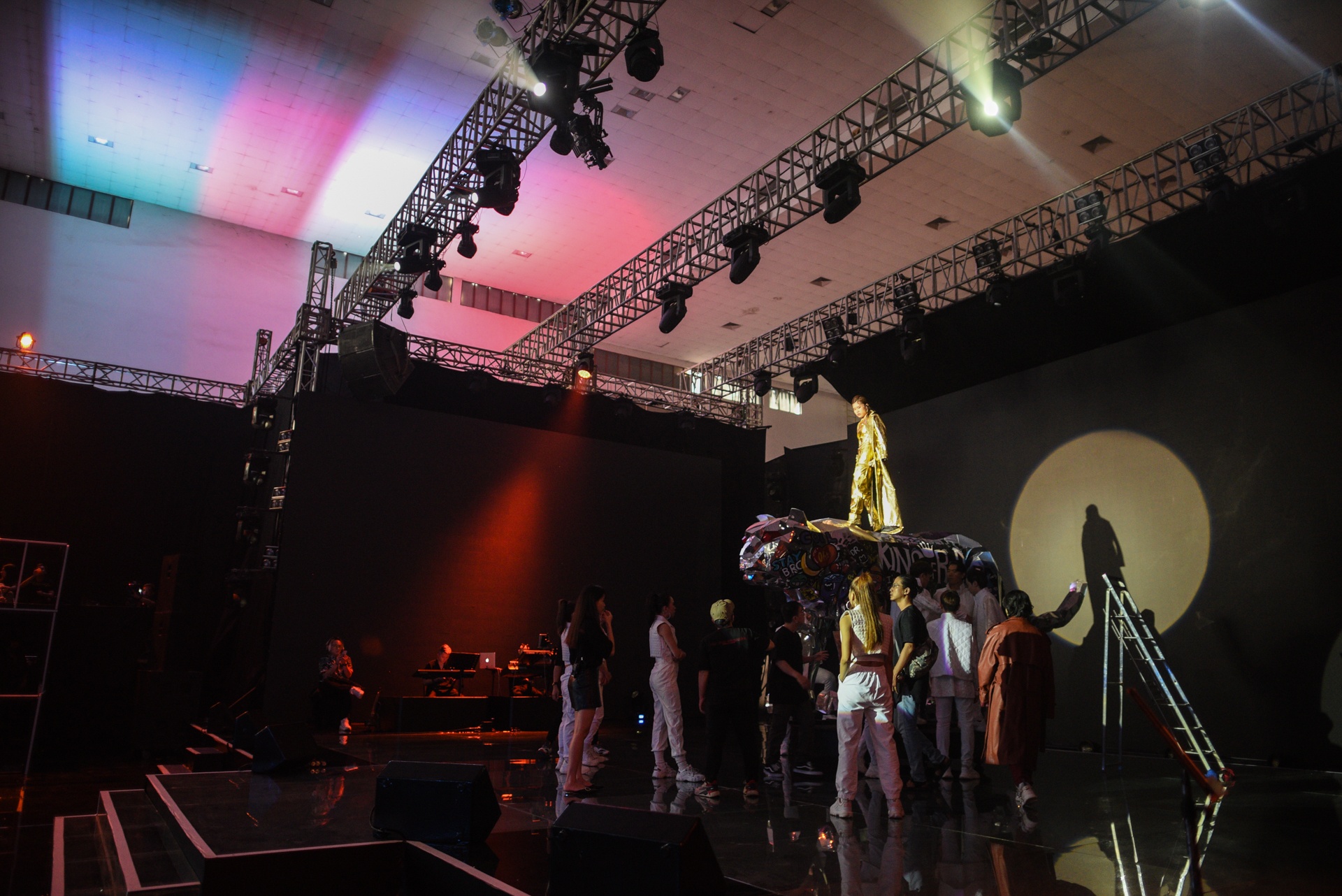 nha thi dau Tan Binh xuong cap anh 10