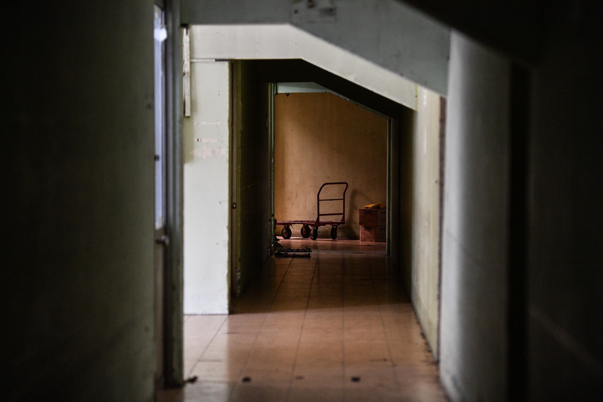 nha thi dau quan 4 xuong cap anh 7