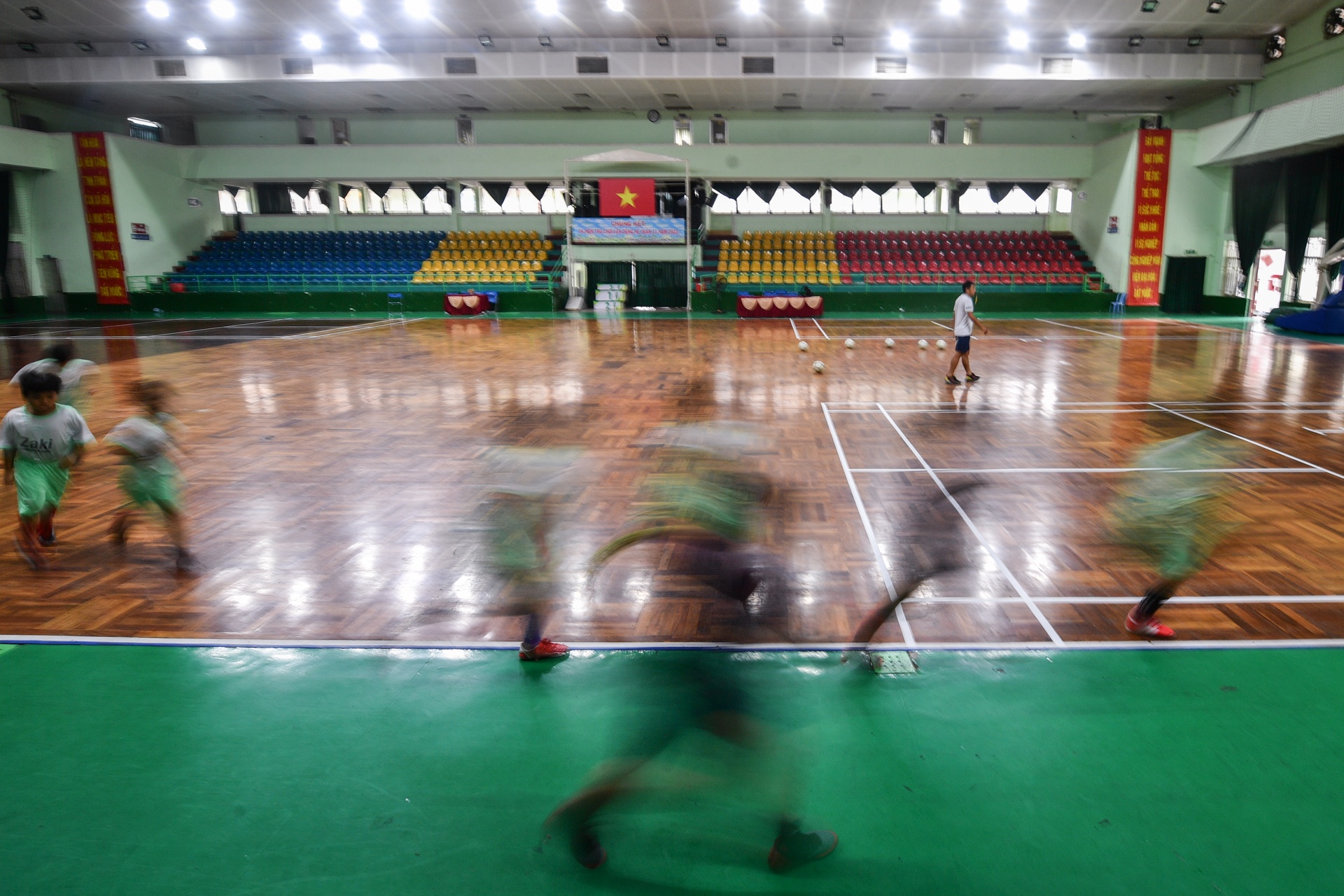 nha thi dau Lanh Binh Thang hoat dong nho le anh 3