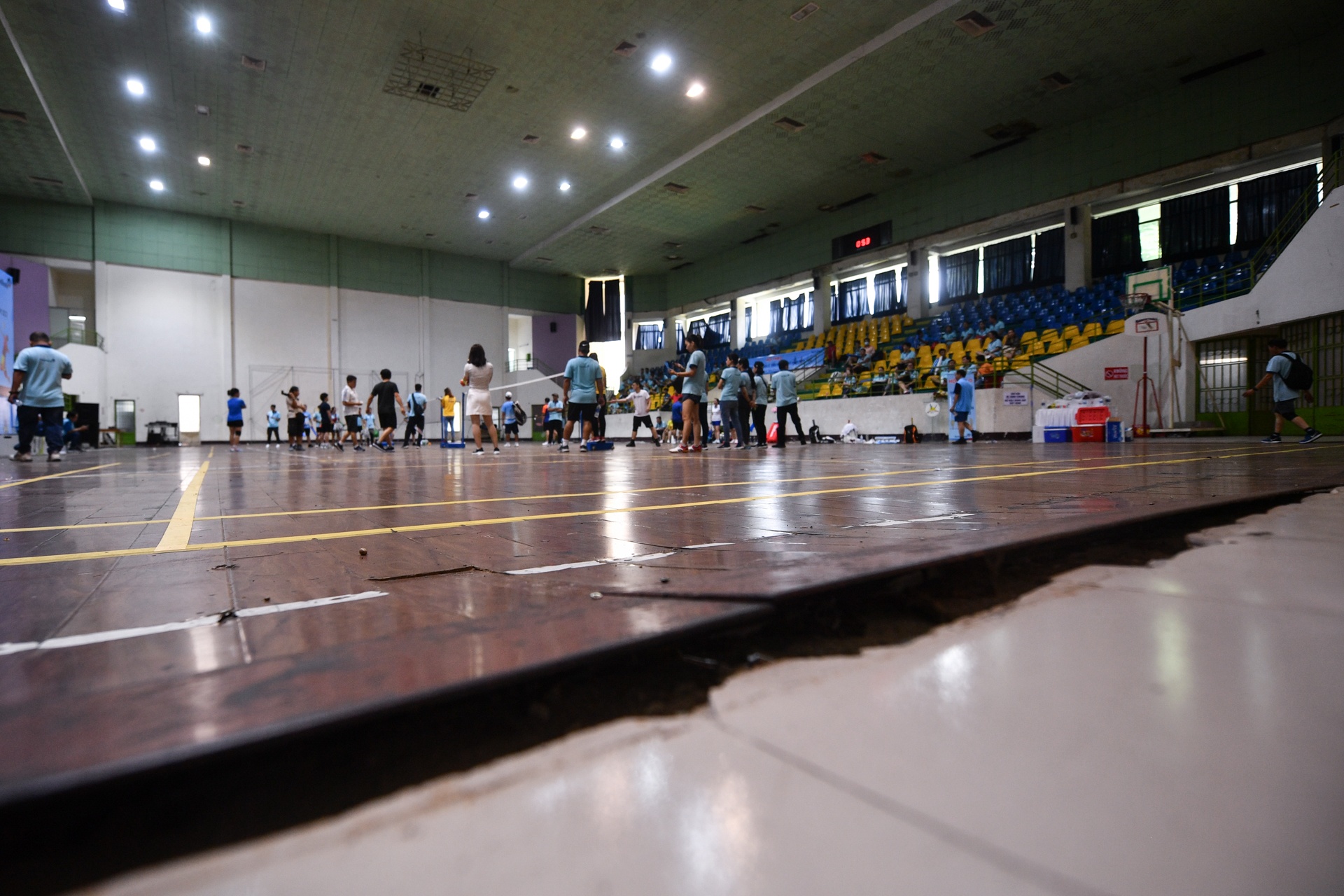 nha thi dau quan 4 xuong cap anh 6