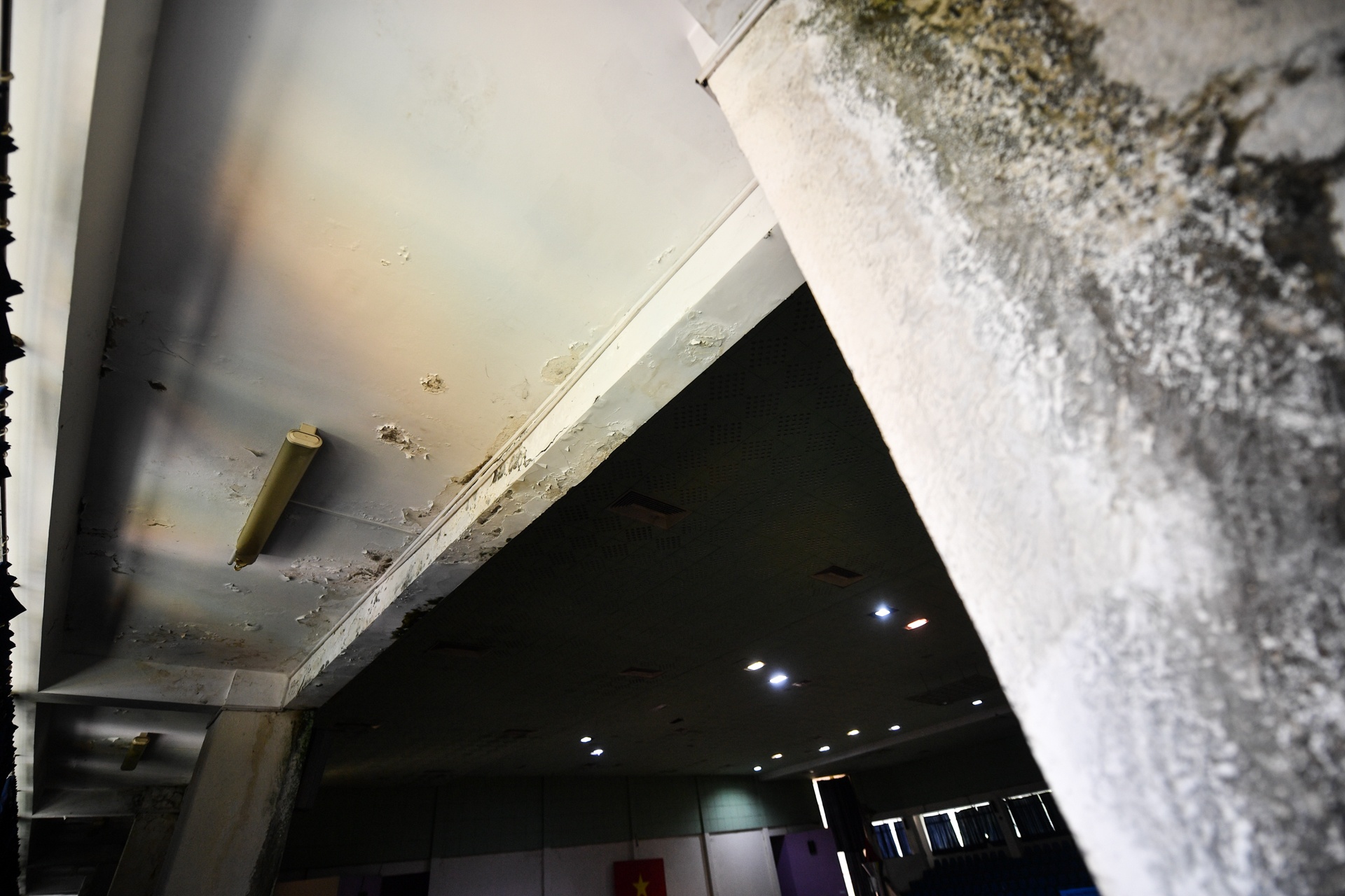 nha thi dau quan 4 xuong cap anh 8