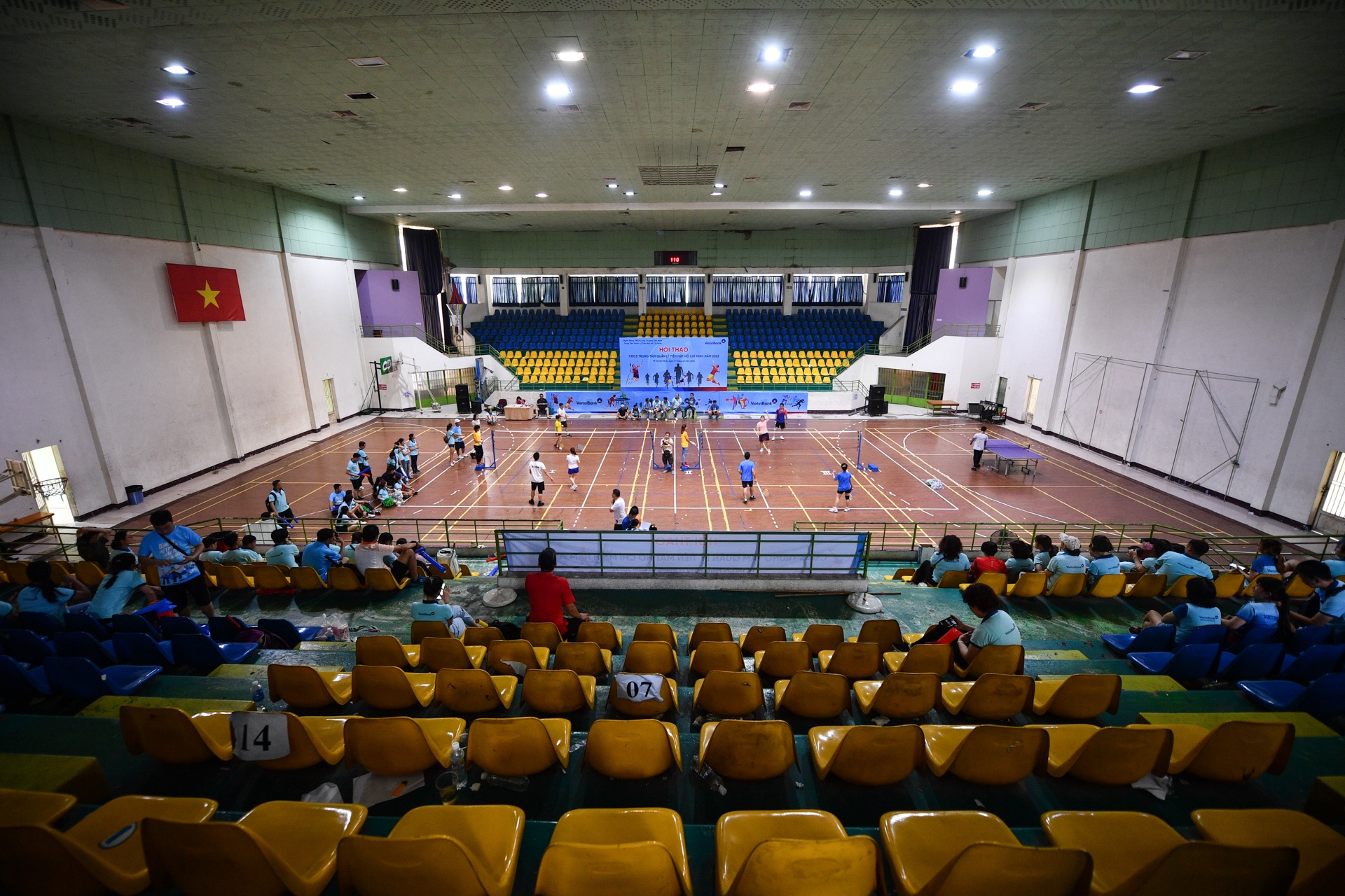 nha thi dau quan 4 xuong cap anh 3