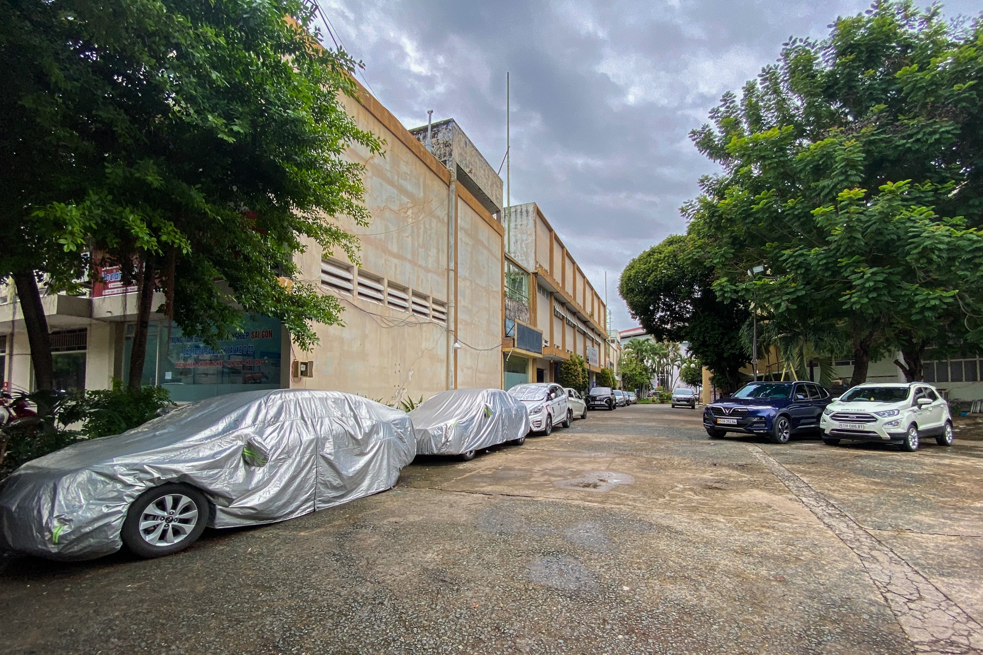 nha thi dau quan 4 xuong cap anh 10