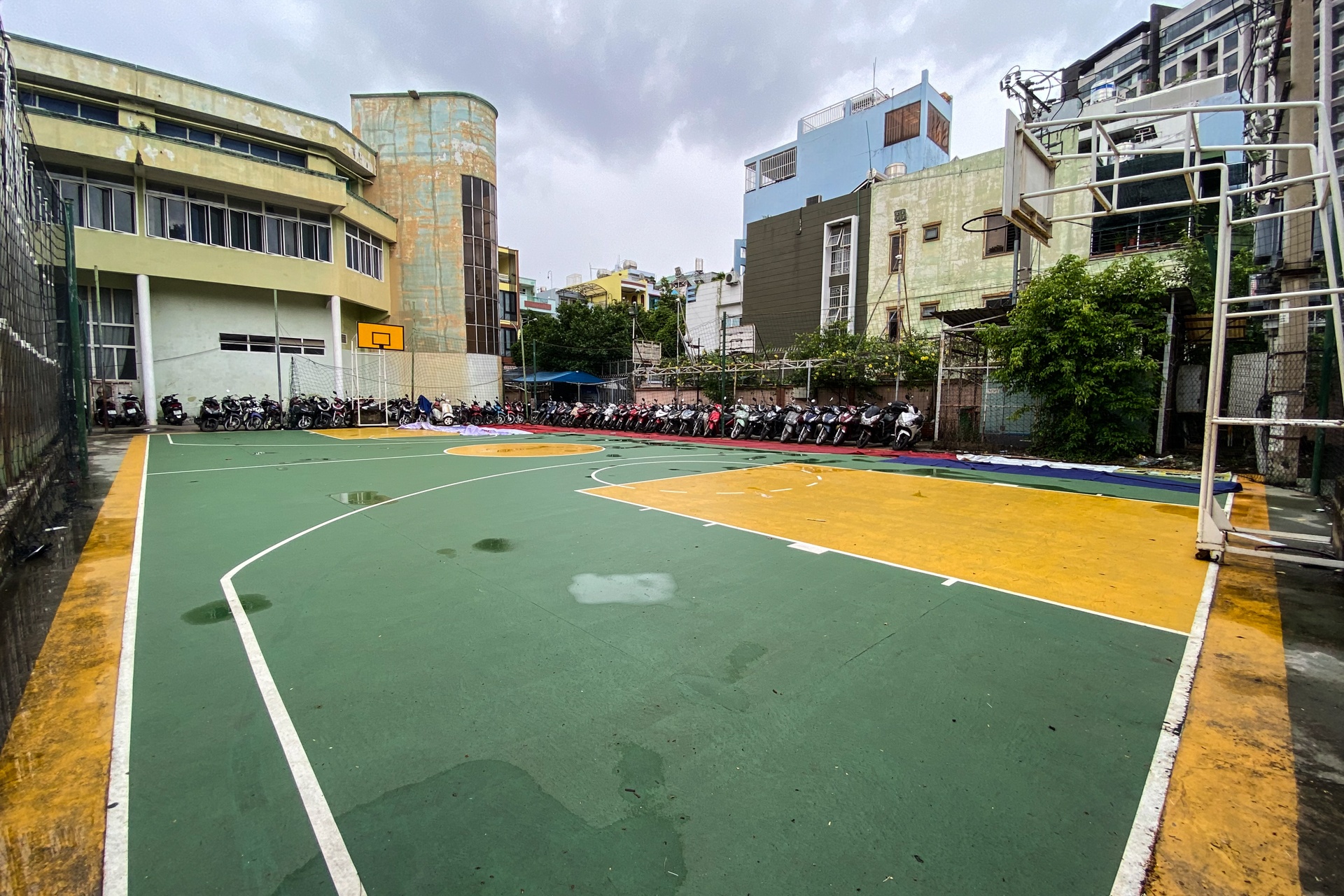 nha thi dau quan 4 xuong cap anh 12