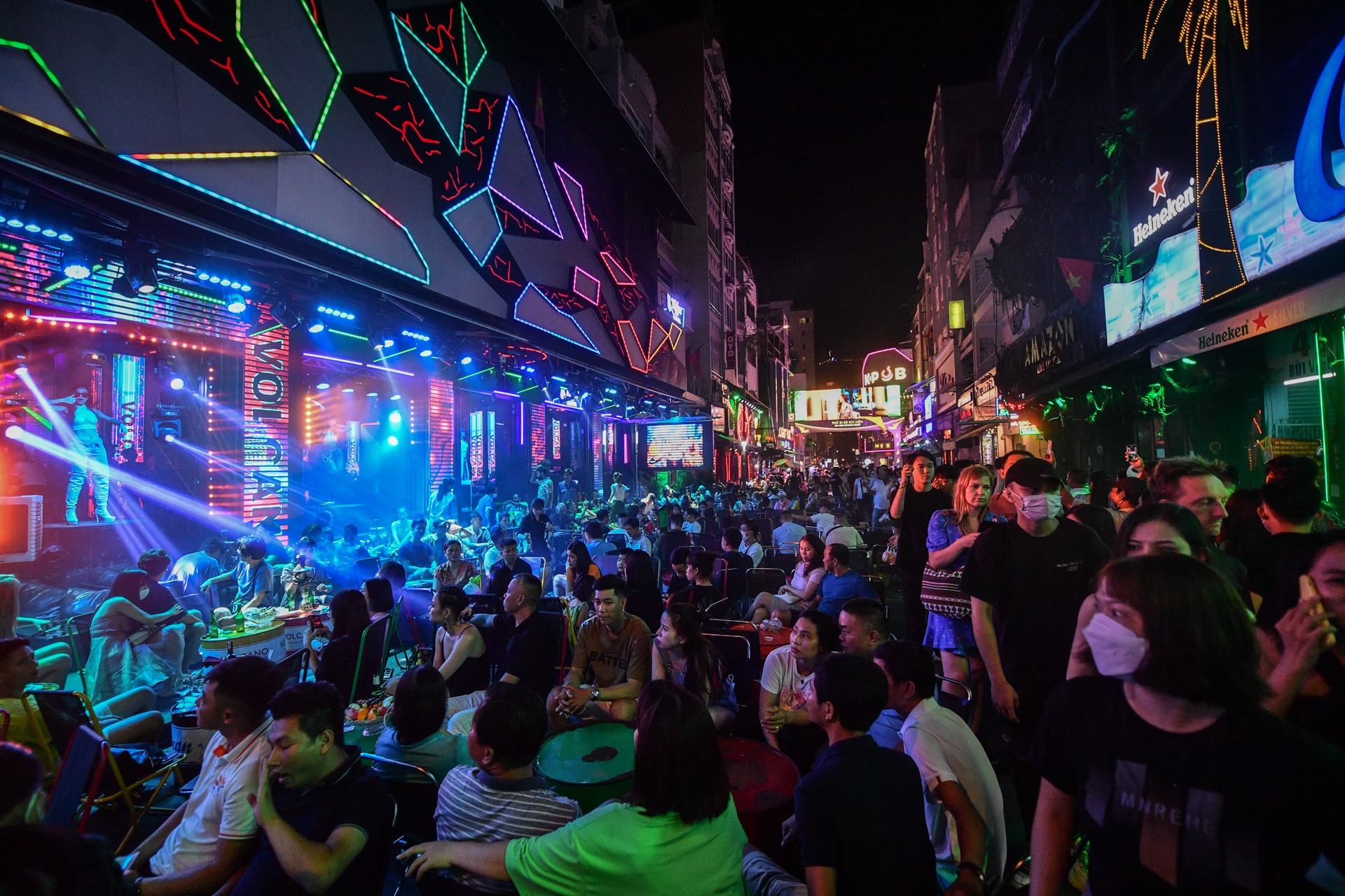 Pho Bui Vien dong nghit nguoi anh 1