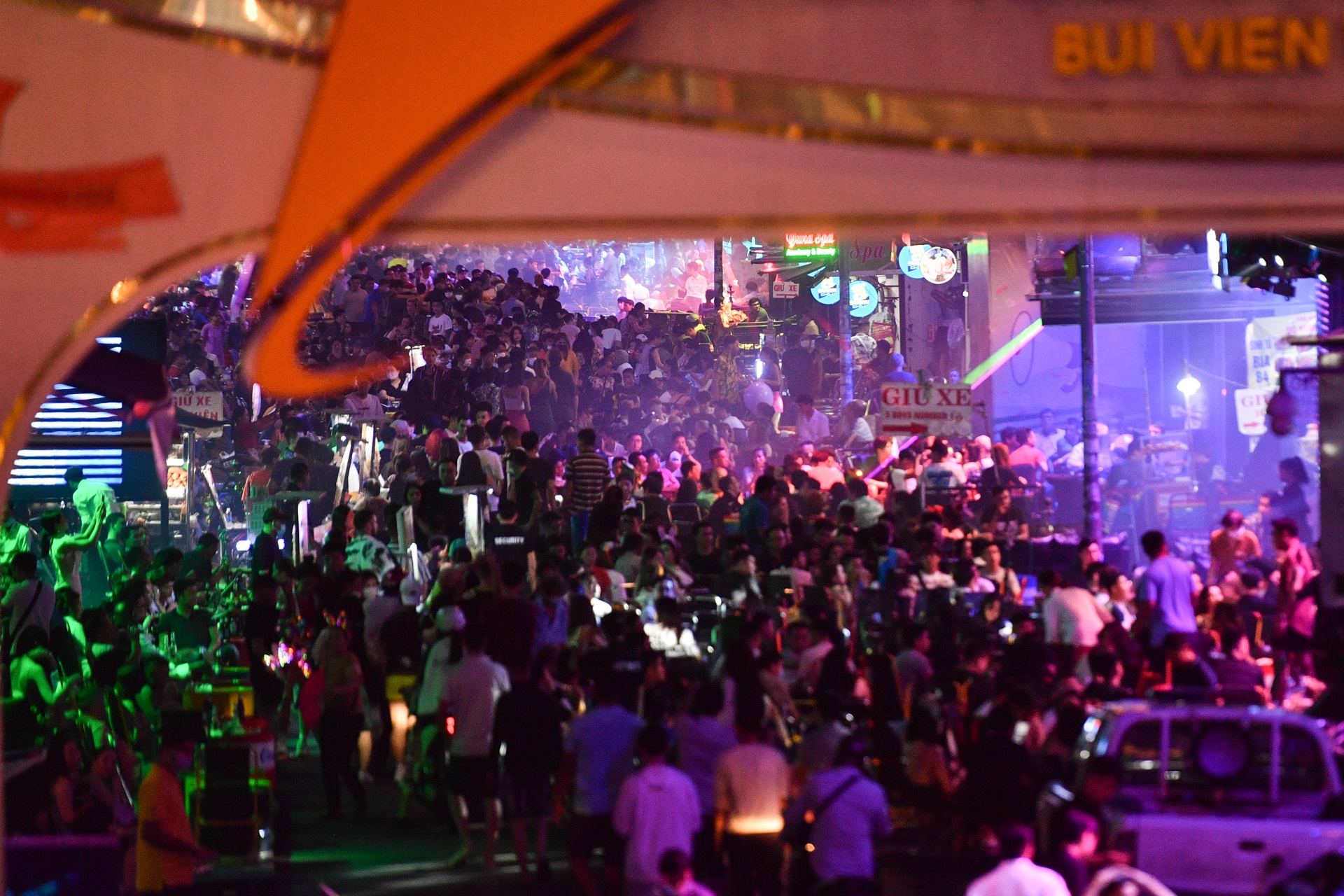 Pho Bui Vien dong nghit nguoi anh 12