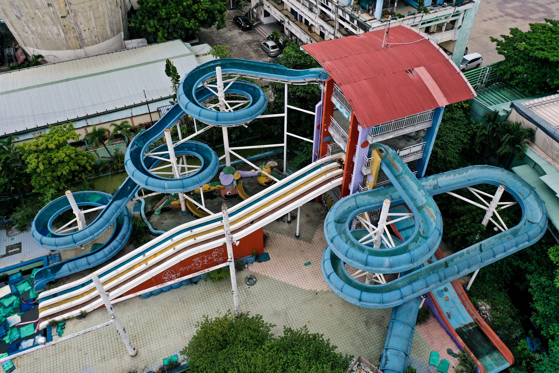 Canh hoang tan tai cong vien nuoc noi tieng mot thoi o TP.HCM hinh anh