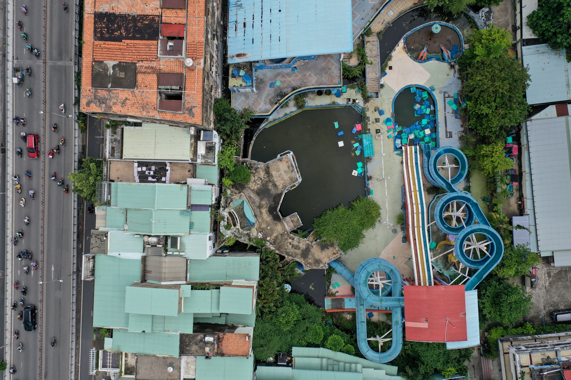 Cong vien nuoc Dai The Gioi bo hoang o TP.HCM anh 10