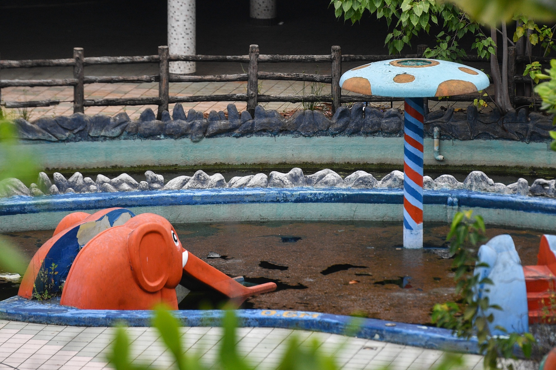 Cong vien nuoc Dai The Gioi bo hoang o TP.HCM anh 7