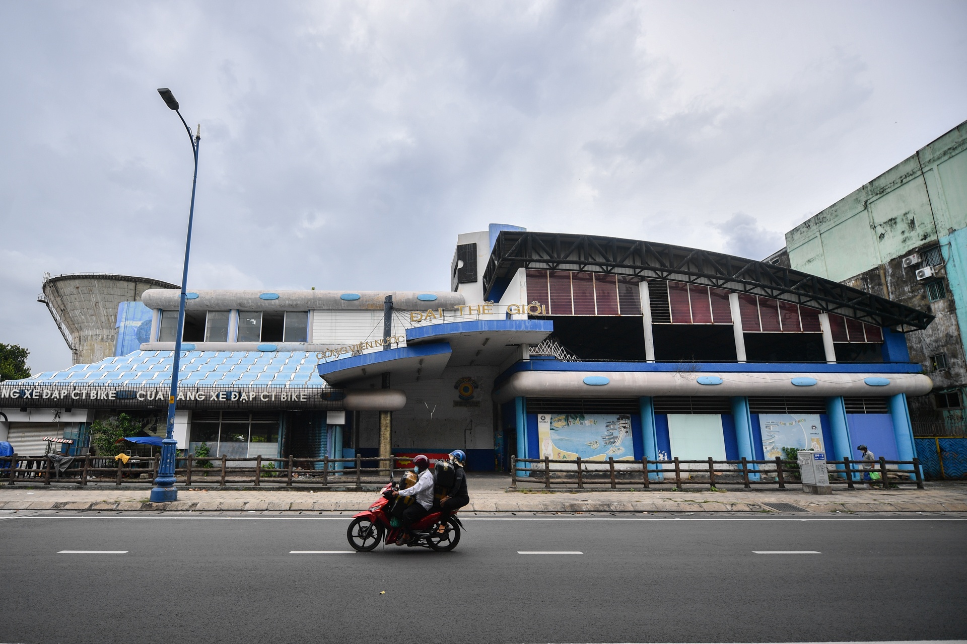 Cong vien nuoc Dai The Gioi bo hoang o TP.HCM anh 1