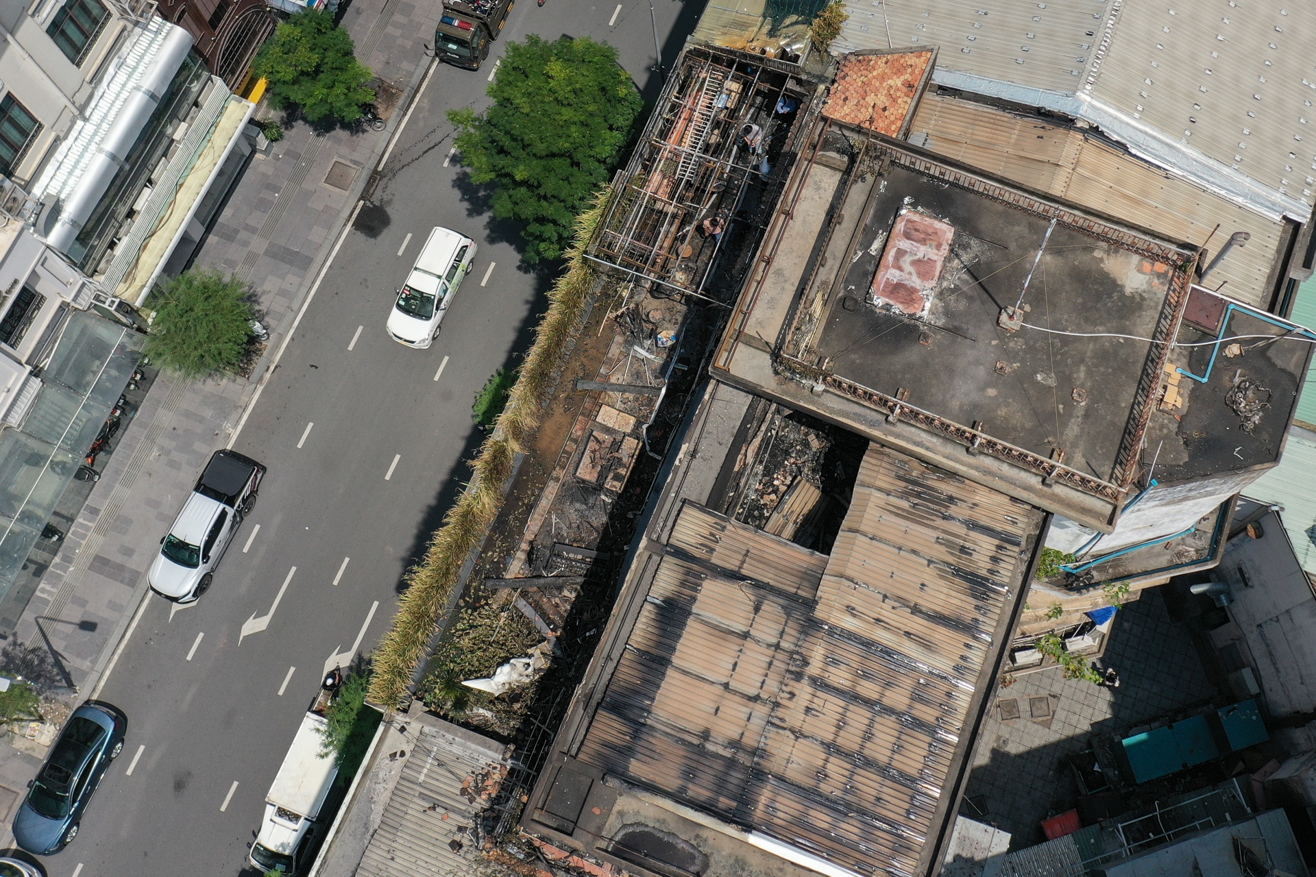 chay quan ca phe tren duong Dong Khoi anh 3