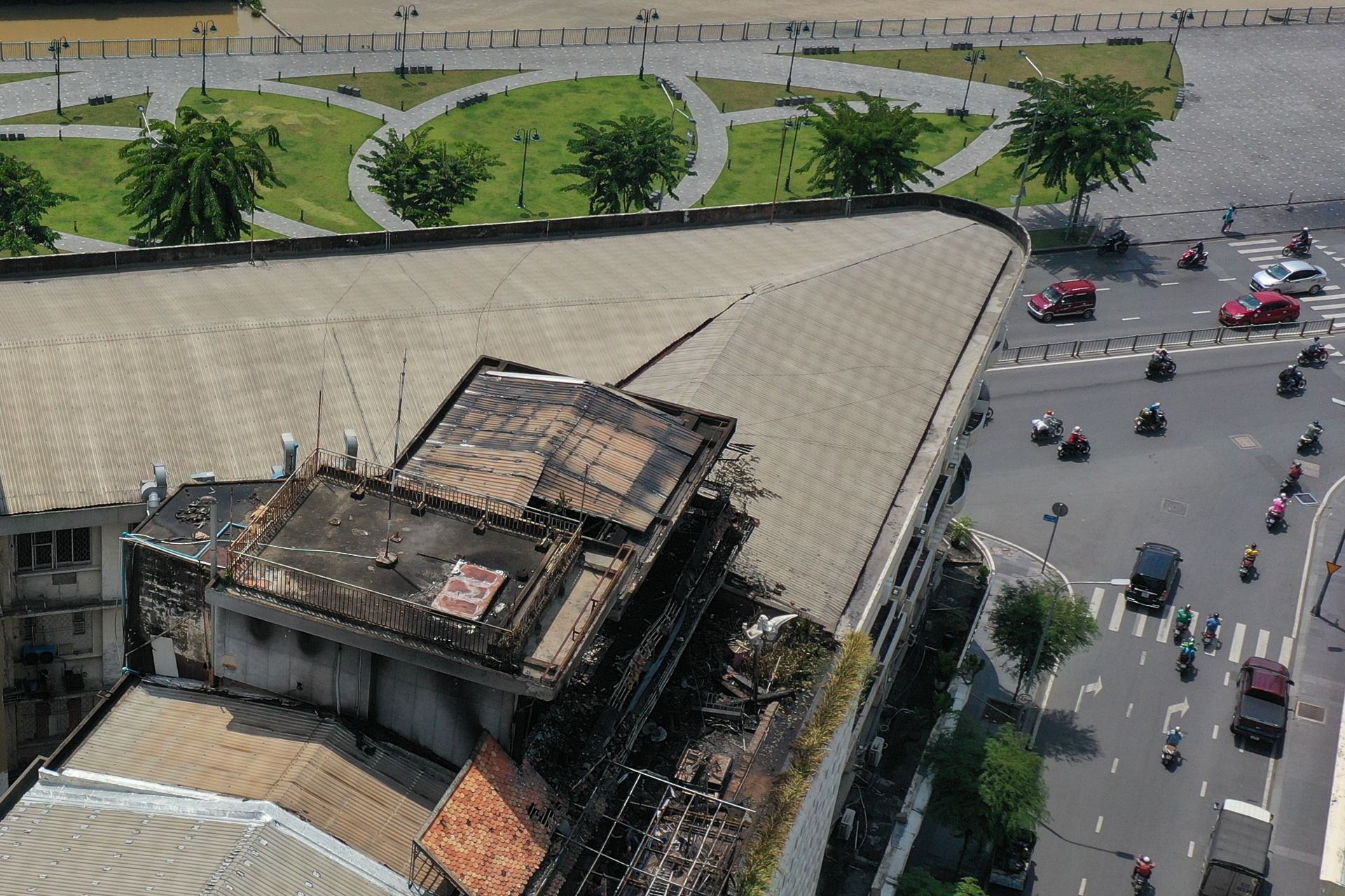 chay quan ca phe tren duong Dong Khoi anh 1