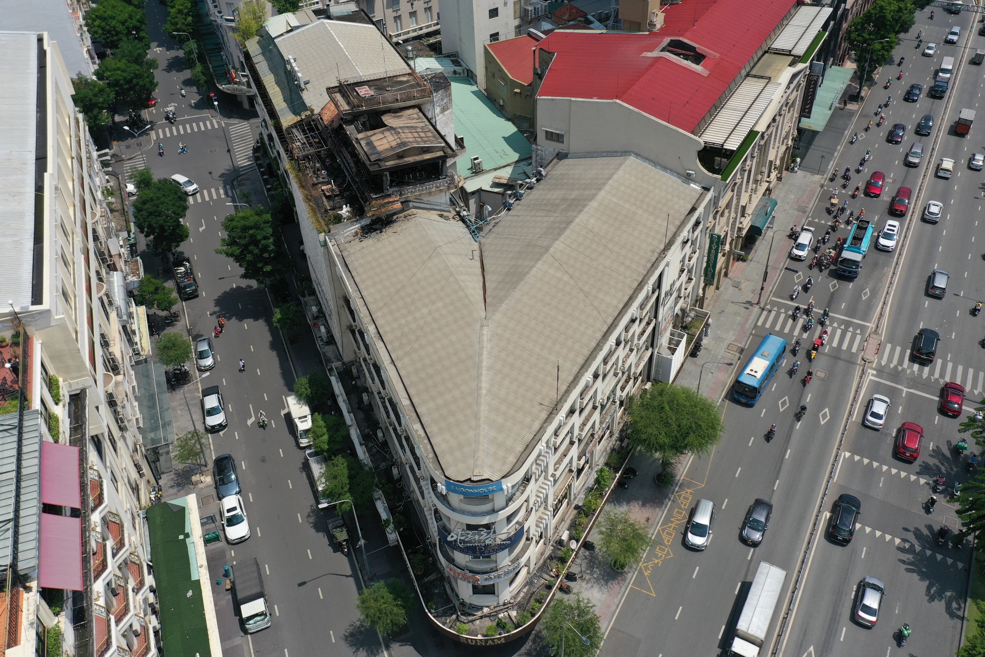 chay quan ca phe tren duong Dong Khoi anh 9