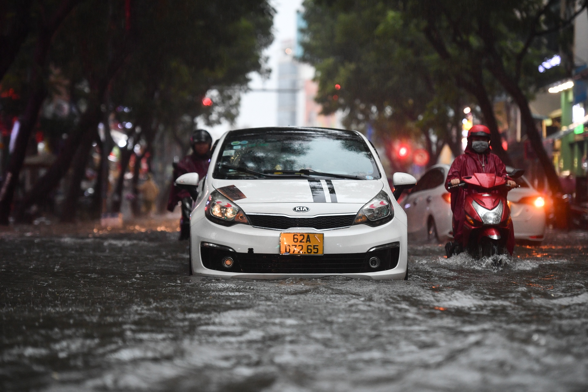 Quan 1 ngap sau sau mua lon anh 4