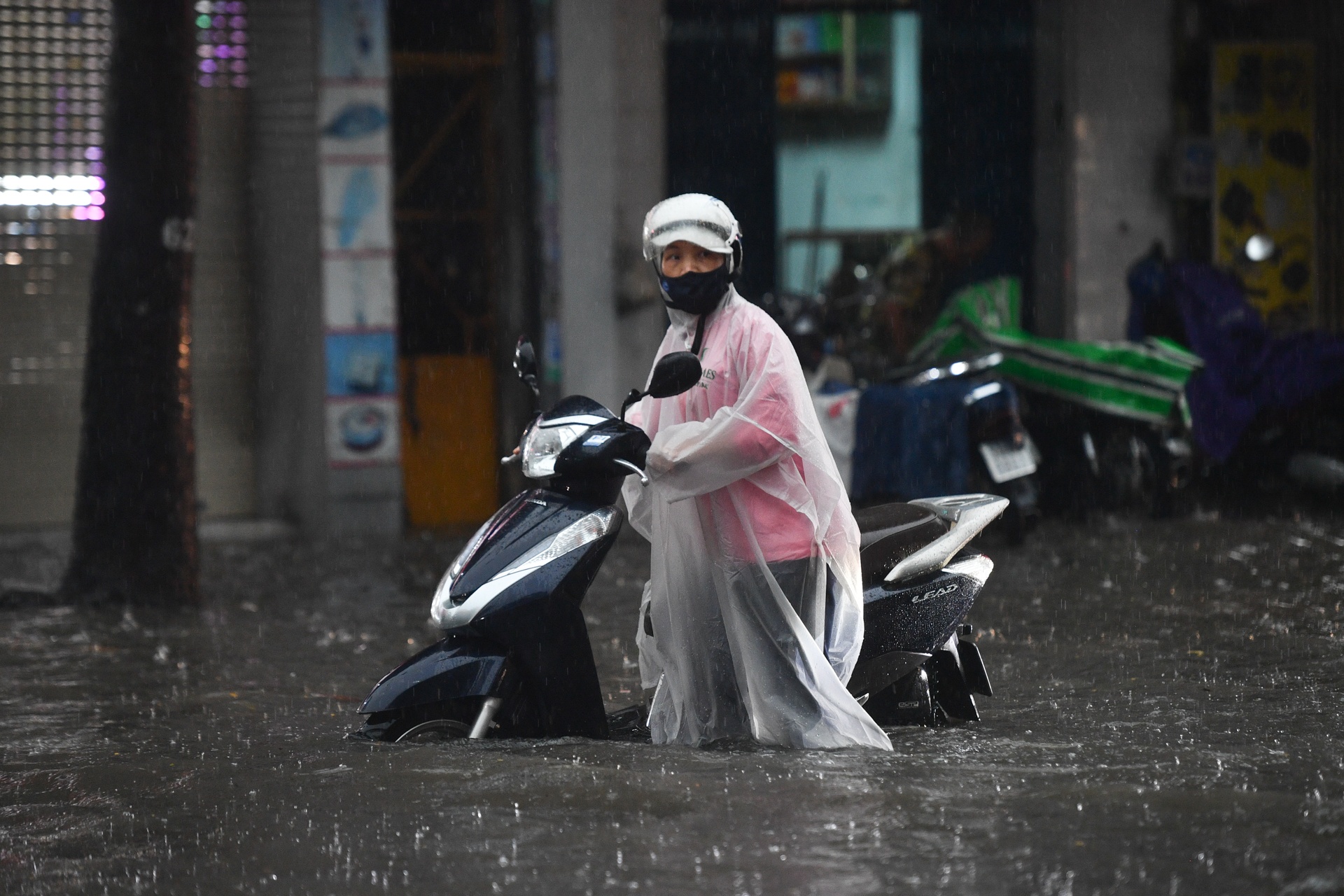 Quan 1 ngap sau sau mua lon anh 10