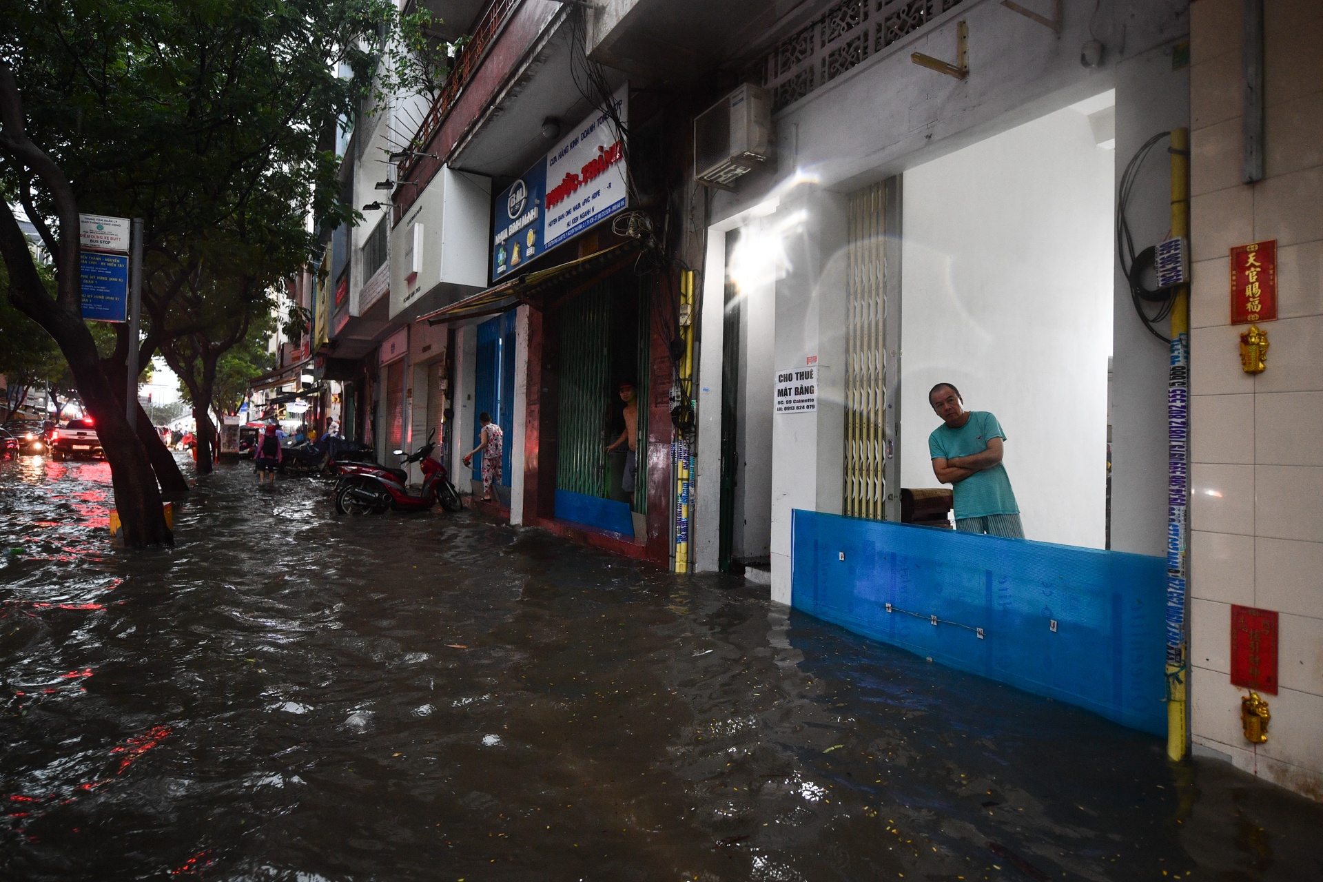 Quan 1 ngap sau sau mua lon anh 6