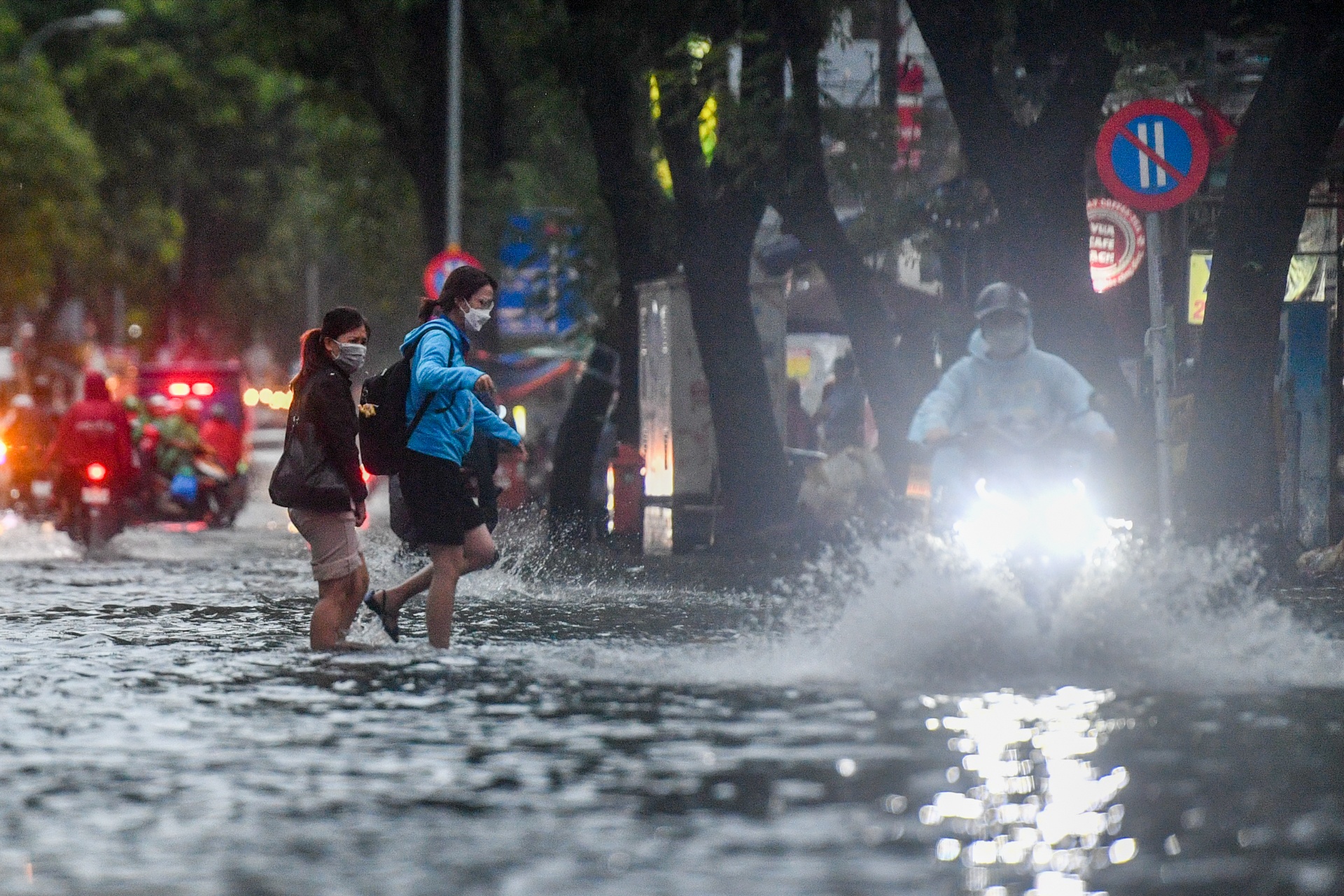 Quan 1 ngap sau sau mua lon anh 2