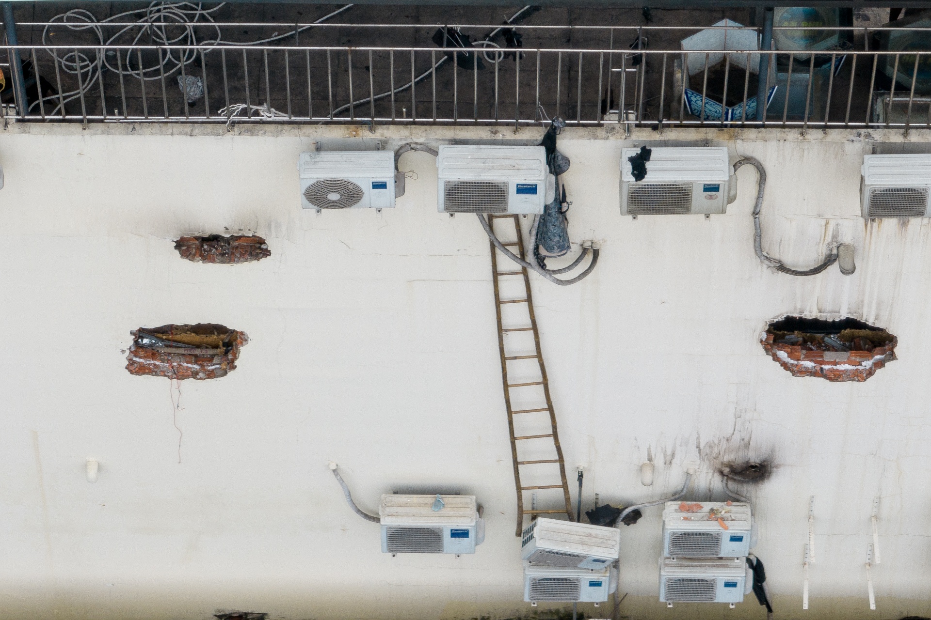 chay quan karaoke anh 2