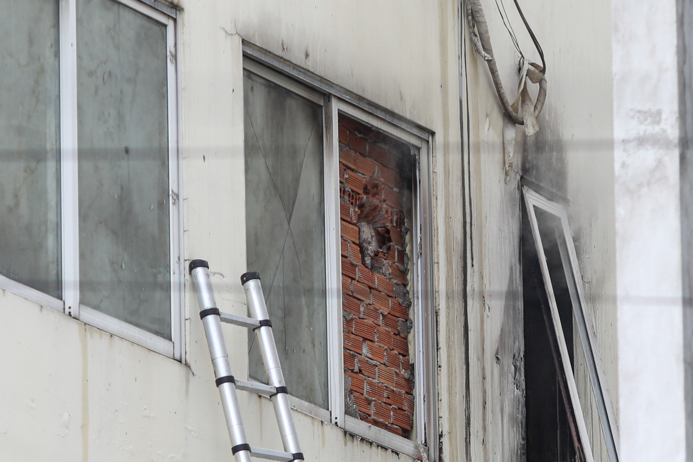 Quan karaoke bi chay o Binh Duong co loi thoat hiem khong dat chuan hinh anh