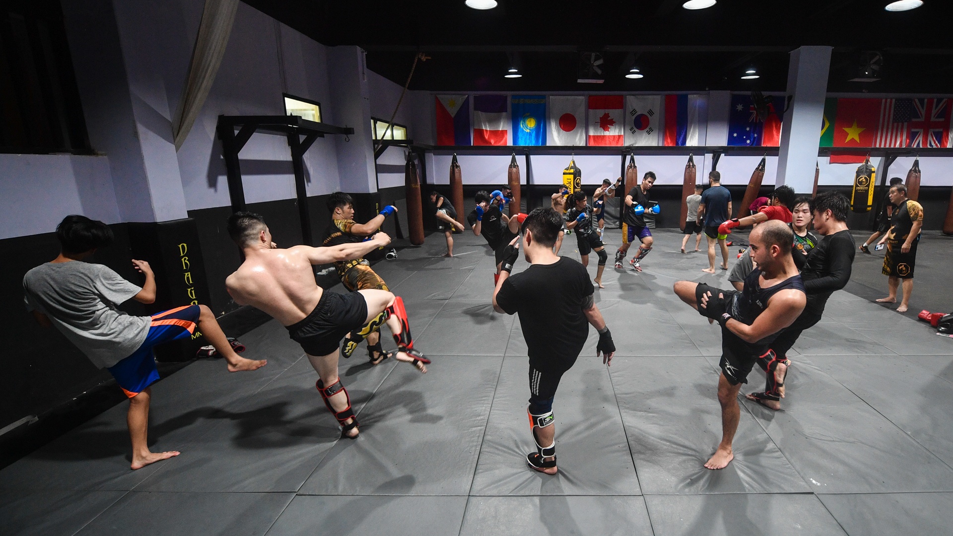 tập luyện giải MMA ảnh 17 tap luyen giai MMA anh 17