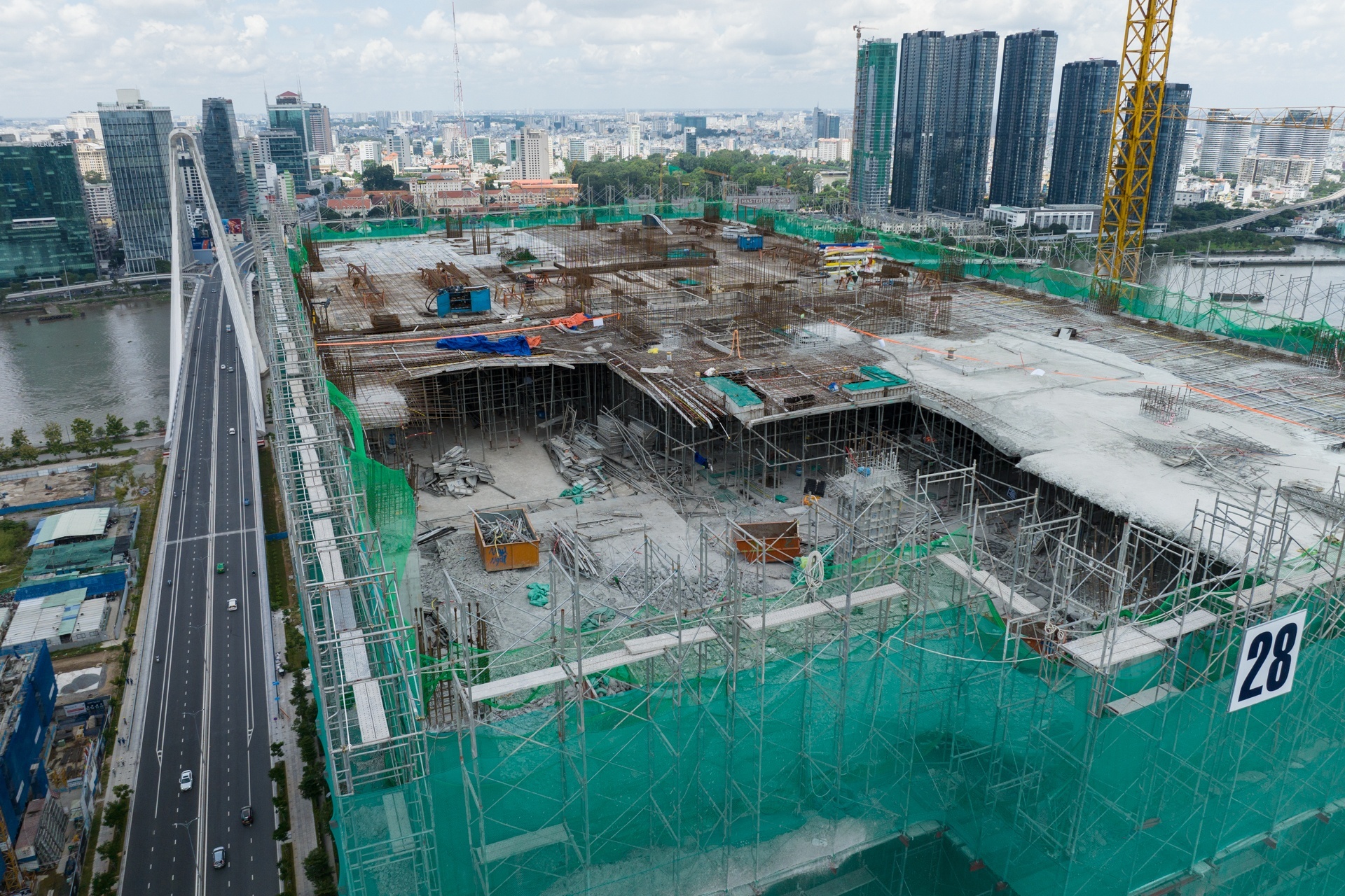 Hien truong sap san be tong tai The Metropole Thu Thiem hinh anh