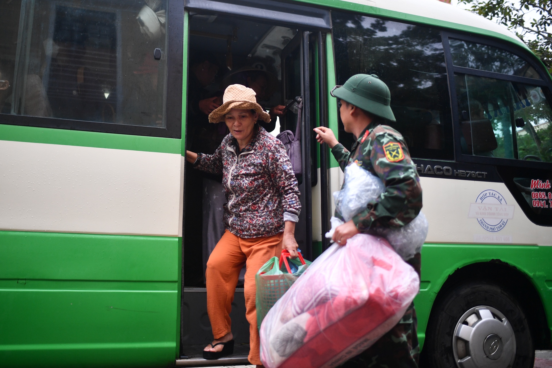 nguoi dan tranh bao Noru anh 6