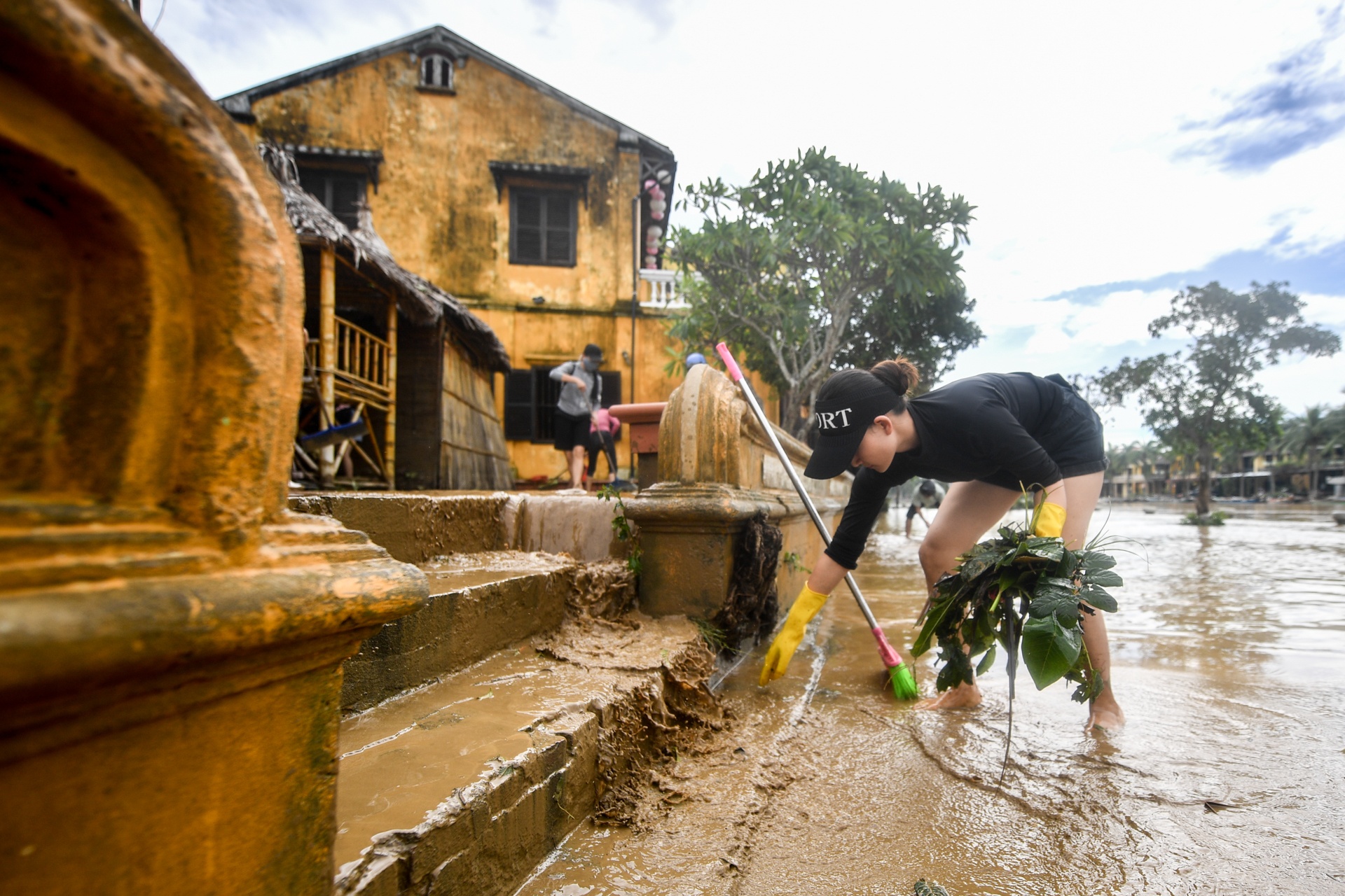 Nguoi dan Hoi An gap gap don dep sau lu hinh anh
