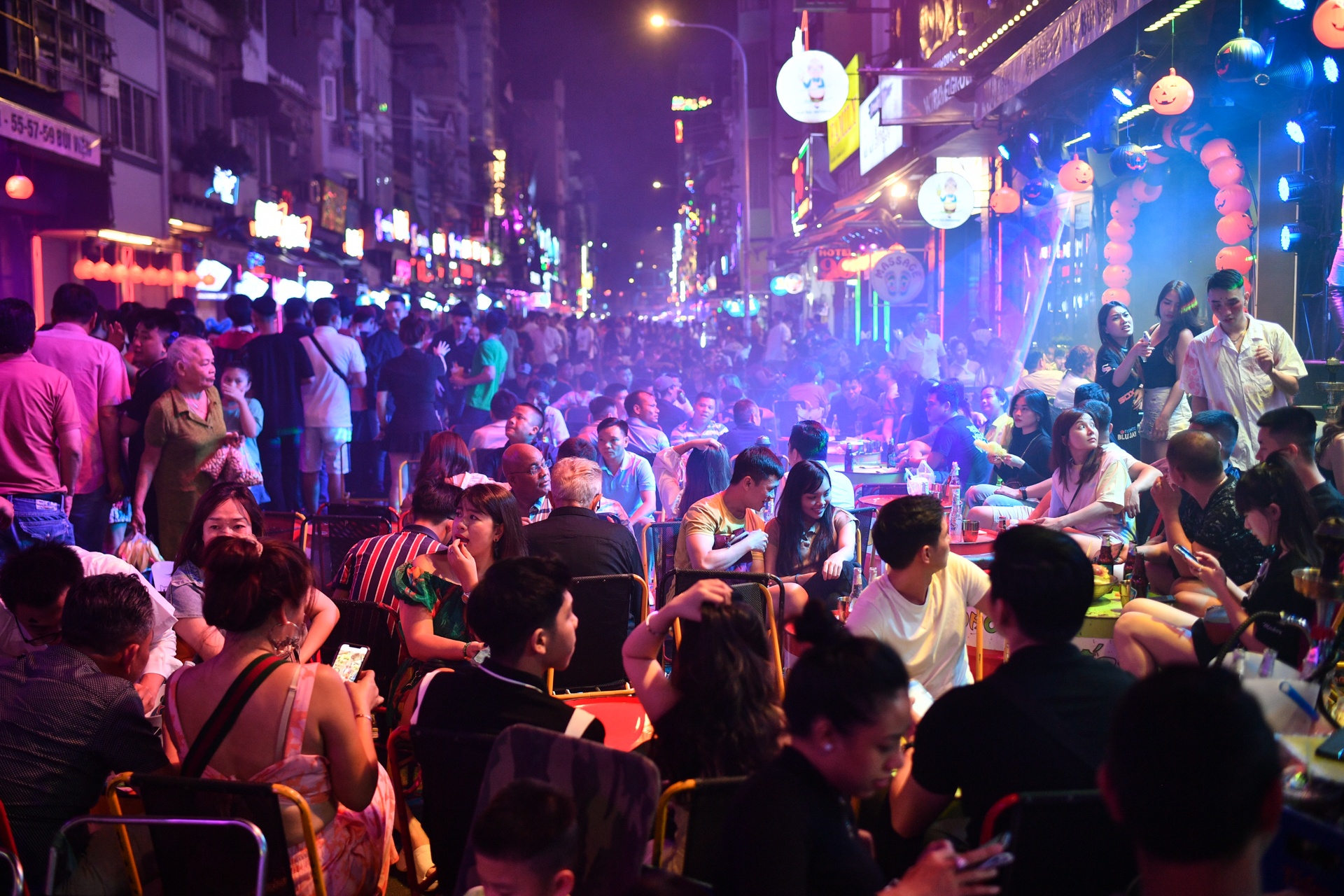 Halloween tai Bui Vien anh 8