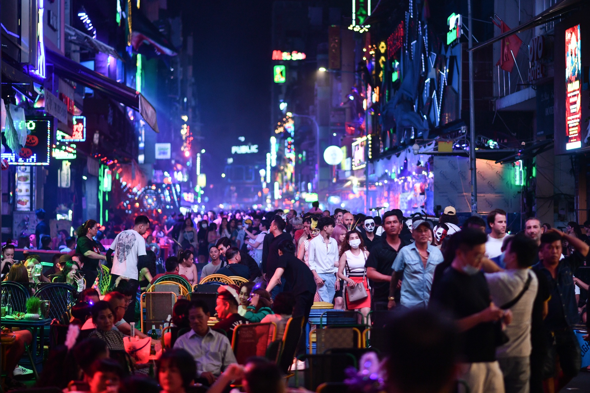 Halloween tai Bui Vien anh 3