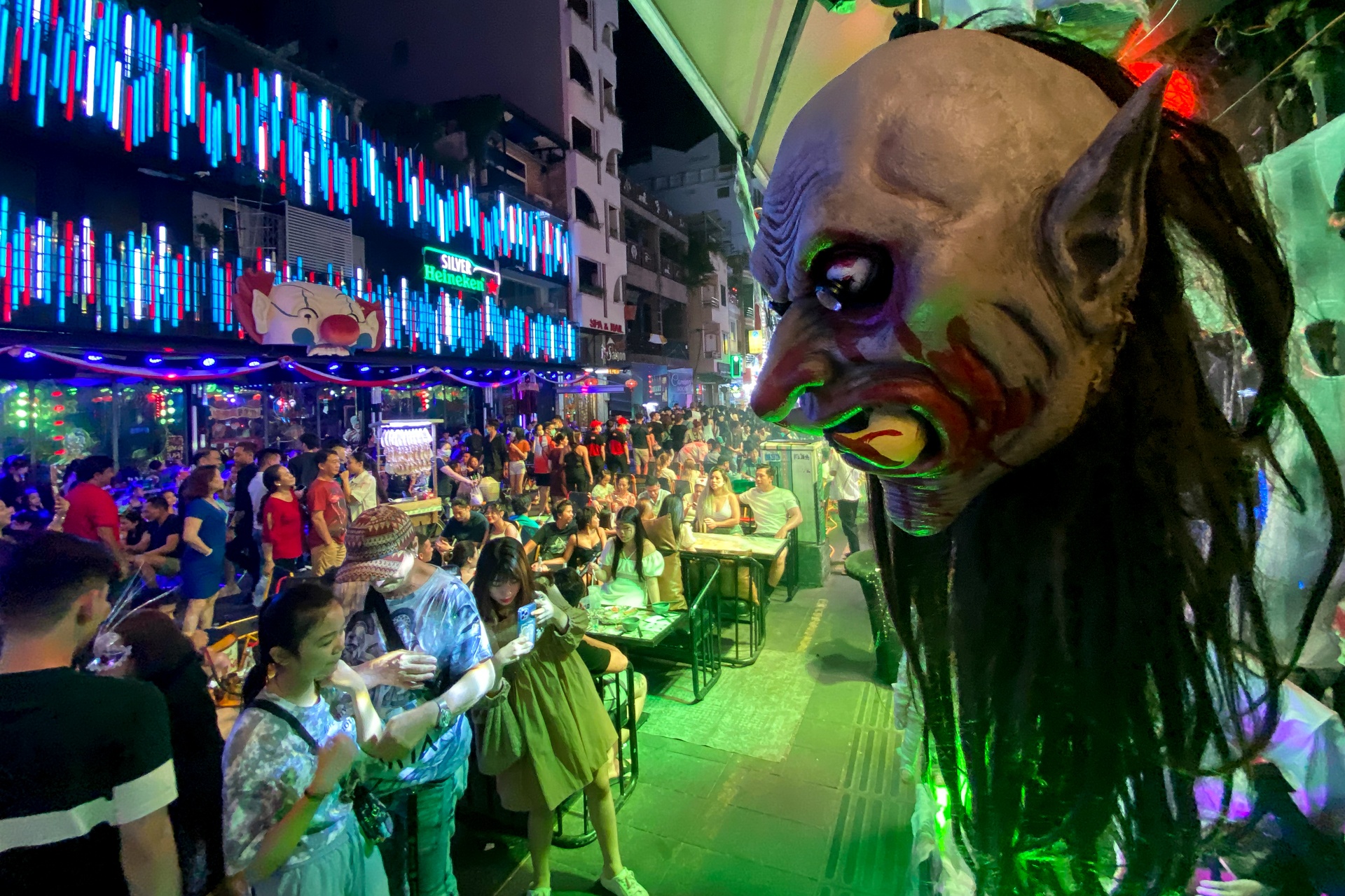 Halloween tai Bui Vien anh 1