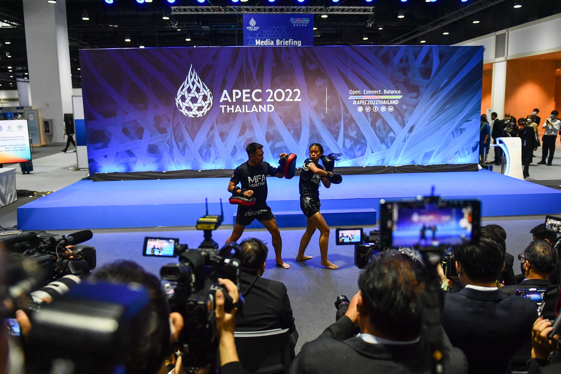 Buakaw tai APEC 2022 anh 8