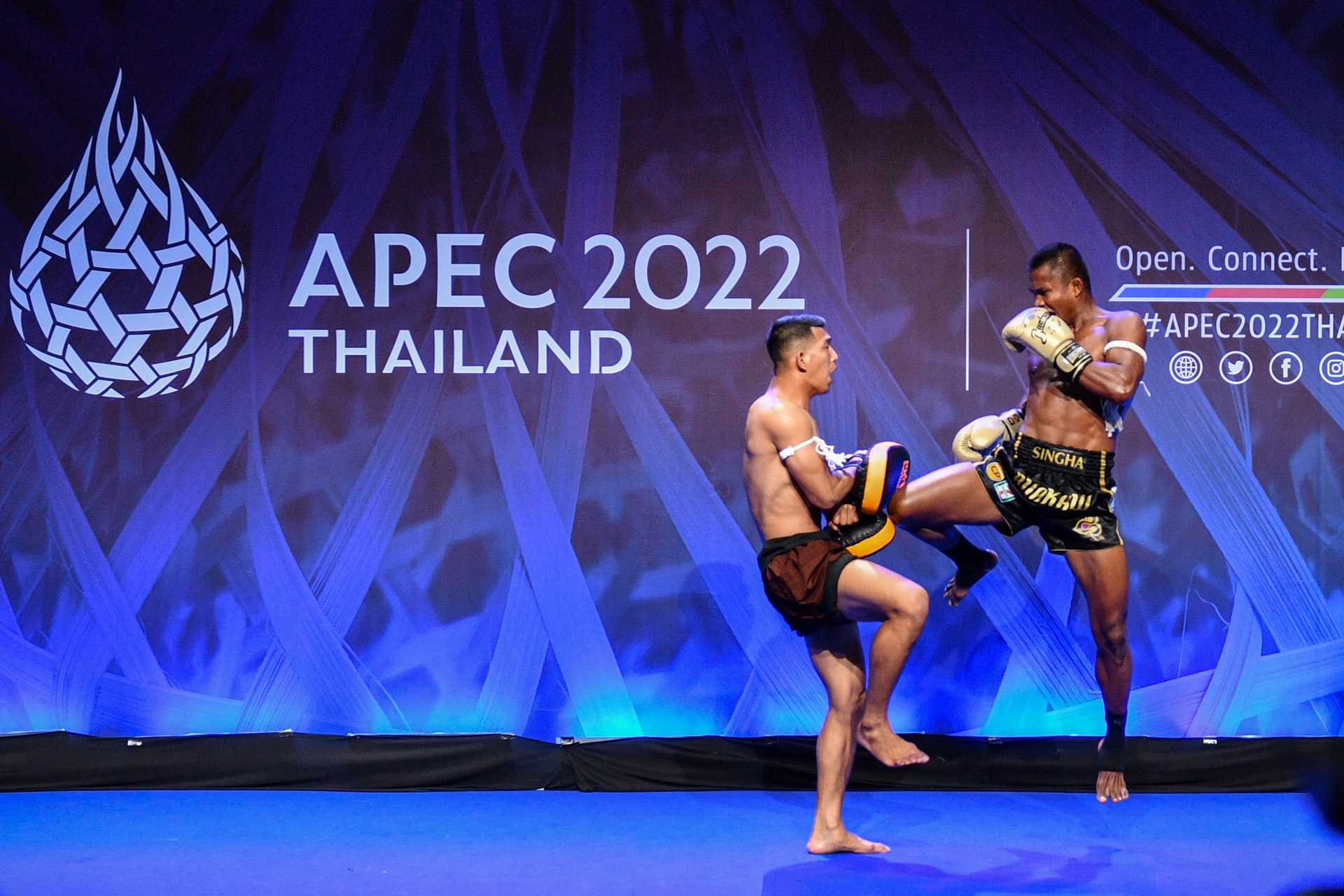 Buakaw tai APEC 2022 anh 1